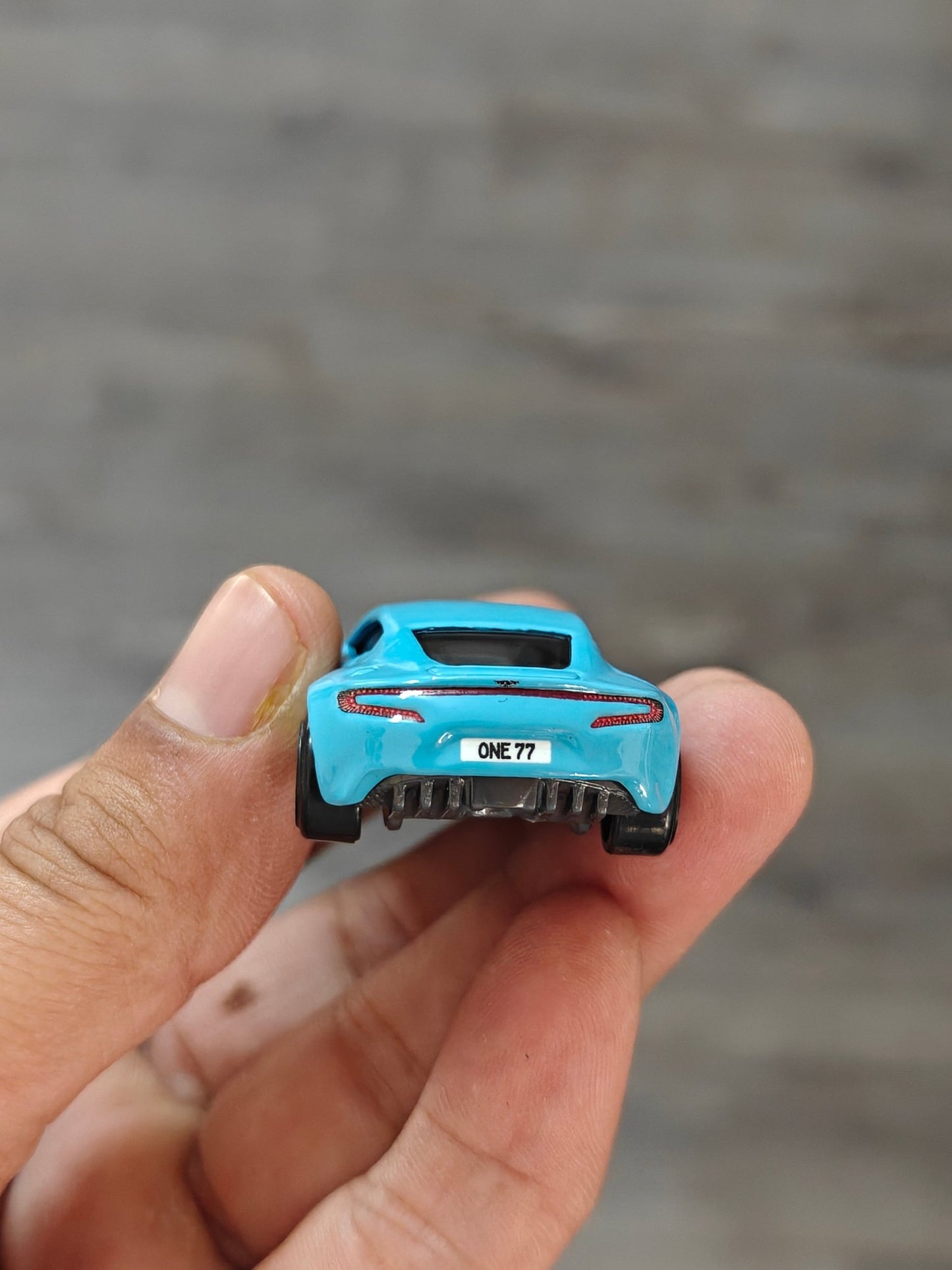 Hot Wheels Aston Martin One - 77 - Blue (Uncarded - New) - Kinder Logs