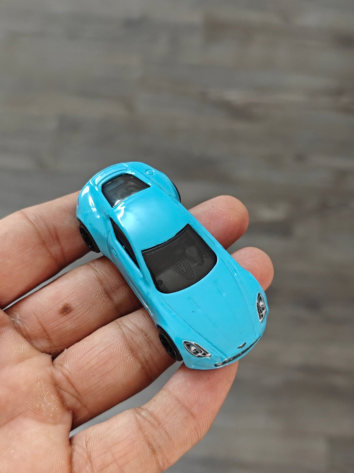 Hot Wheels Aston Martin One - 77 - Blue (Uncarded - New) - Kinder Logs