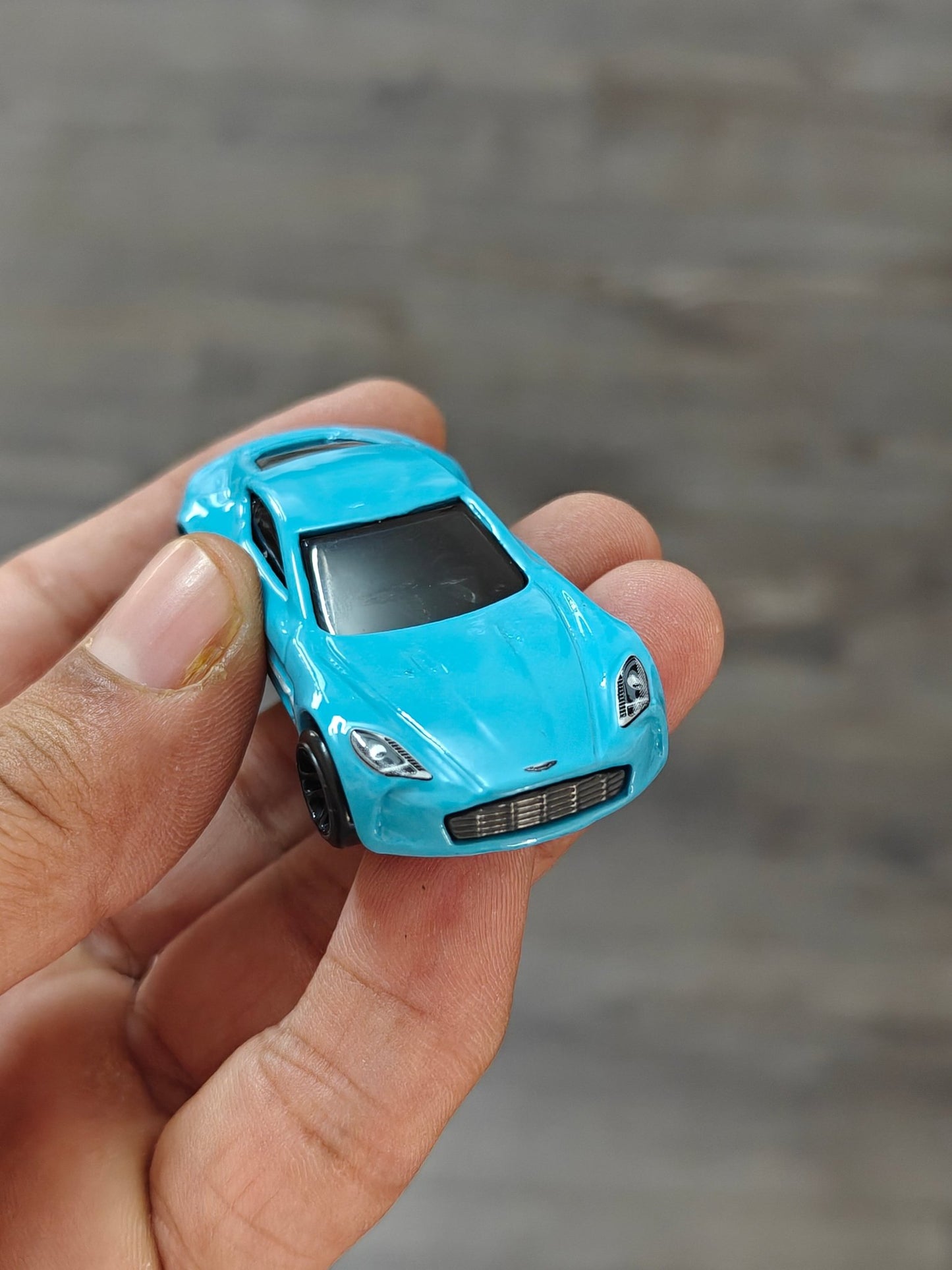Hot Wheels Aston Martin One - 77 - Blue (Uncarded - New) - Kinder Logs