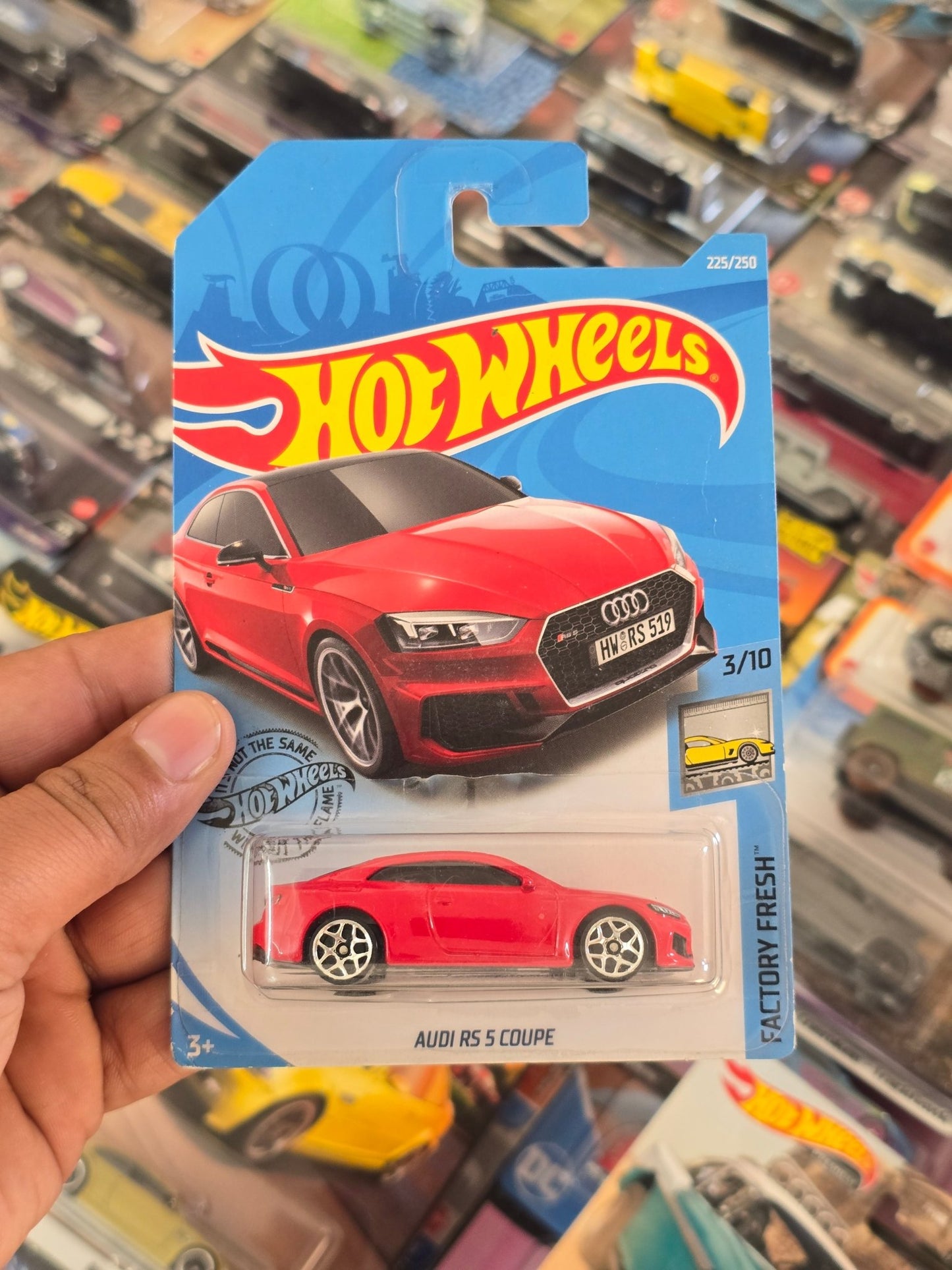 Hot Wheels Audi RS5 Coupe (Red Color) - Kinder Logs
