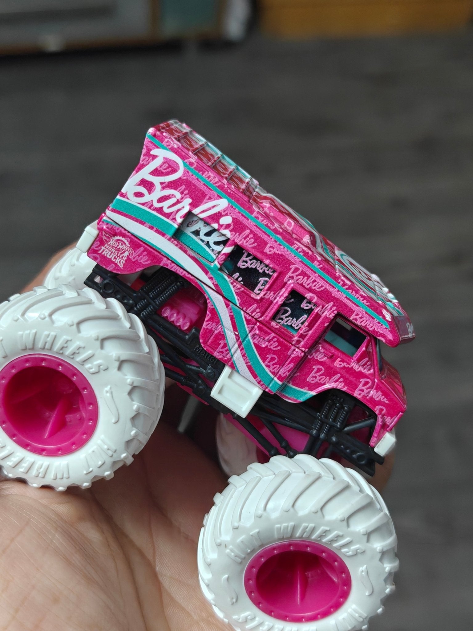Hot Wheels Barbie Monster Truck (Uncarded - New) - Kinder Logs