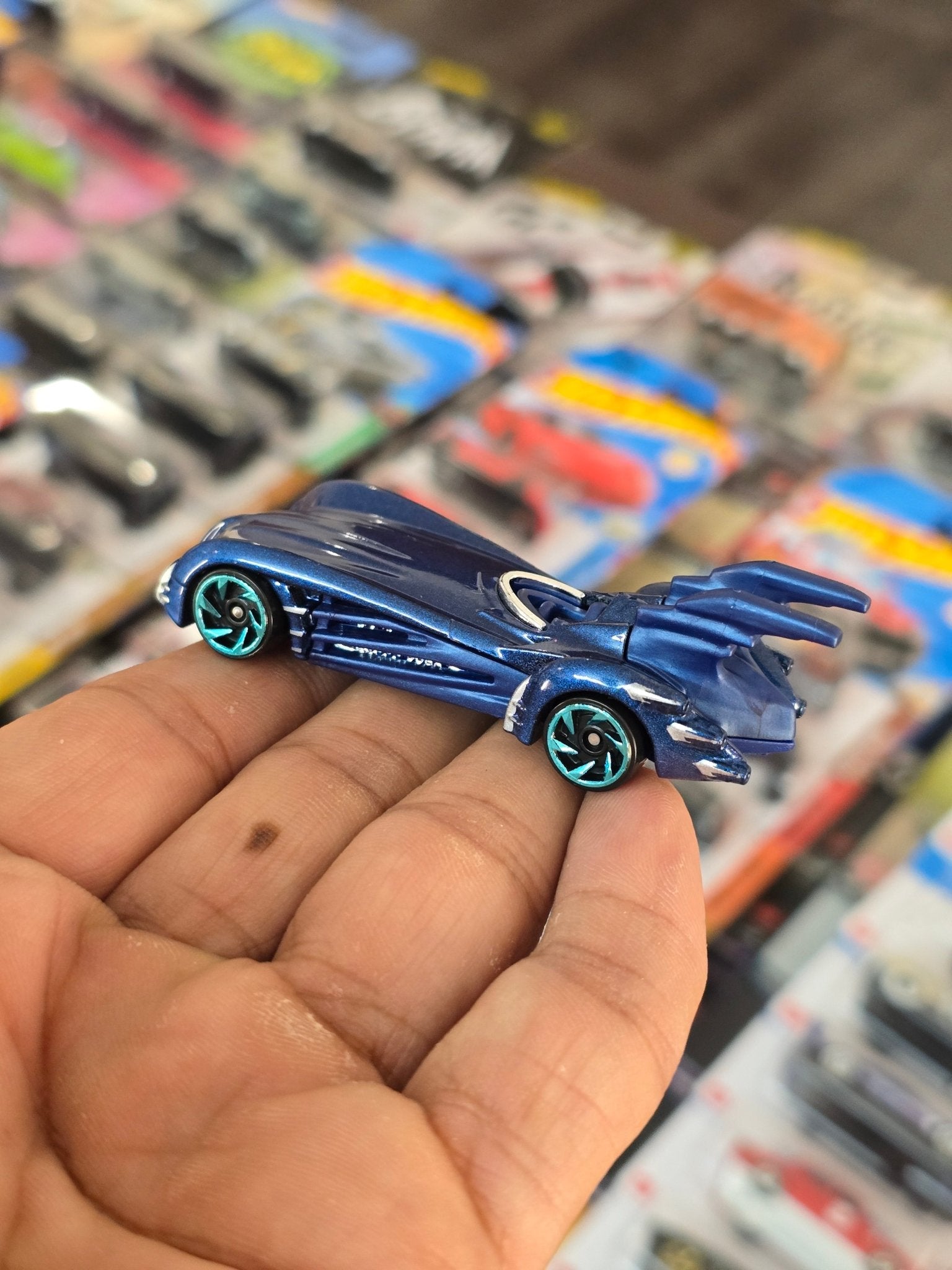 Hot Wheels Batman And Robin Batmobile 2025 (Uncarded) - Kinder Logs