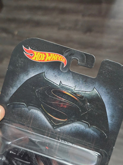 Hot Wheels Batman vs Superman Batwing (Rare Card) - Kinder Logs