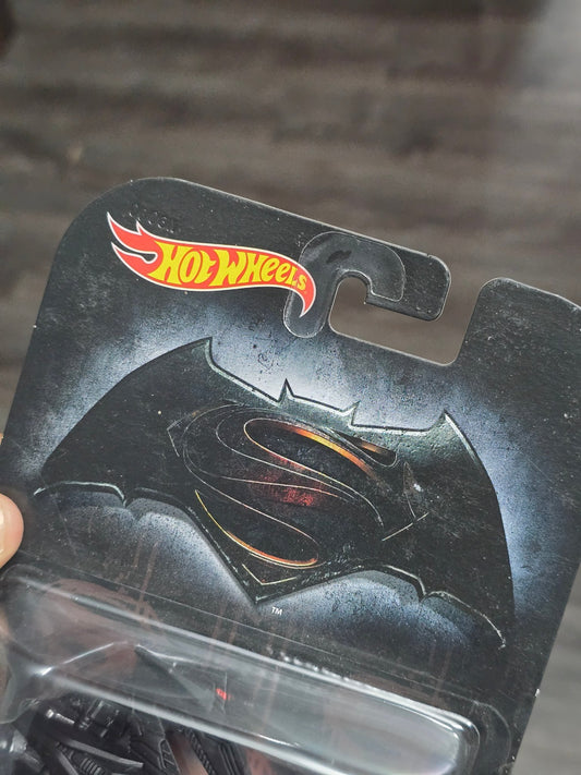 Hot Wheels Batman vs Superman Batwing (Rare Card) - Kinder Logs