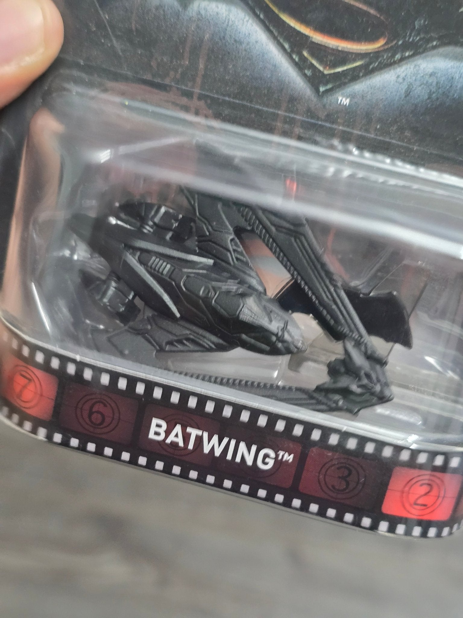 Hot Wheels Batman vs Superman Batwing (Rare Card) - Kinder Logs