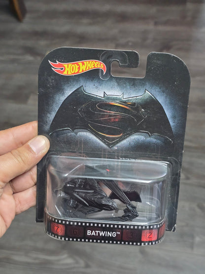 Hot Wheels Batman vs Superman Batwing (Rare Card) - Kinder Logs