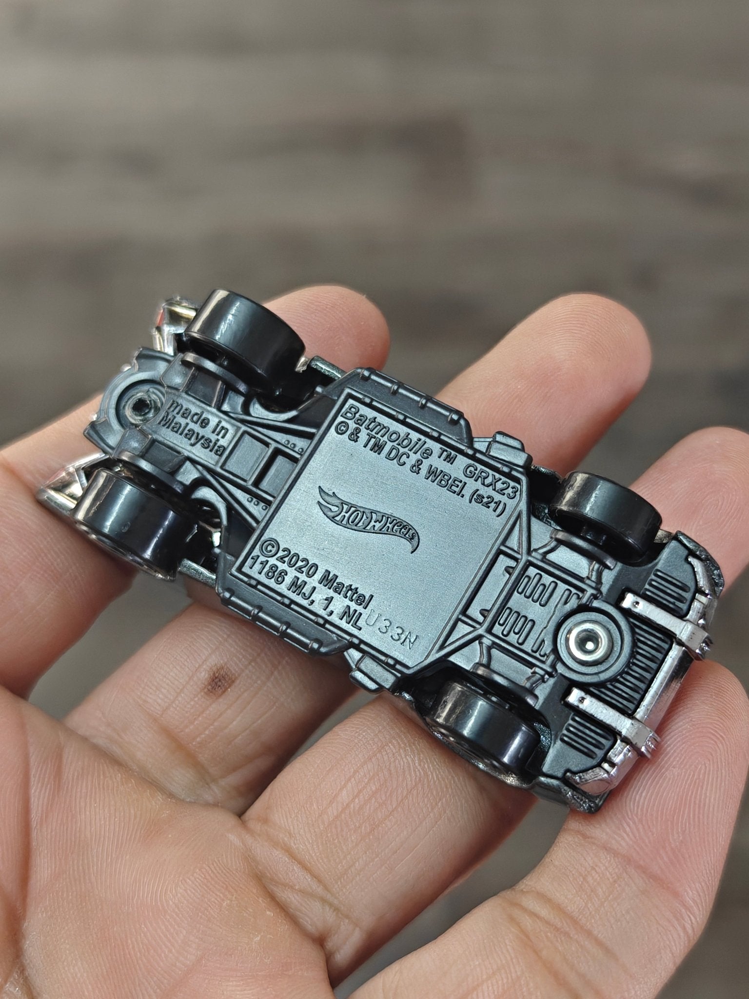 Hot Wheels Batmobile 2026 - Grey (Uncarded - New) - Kinder Logs