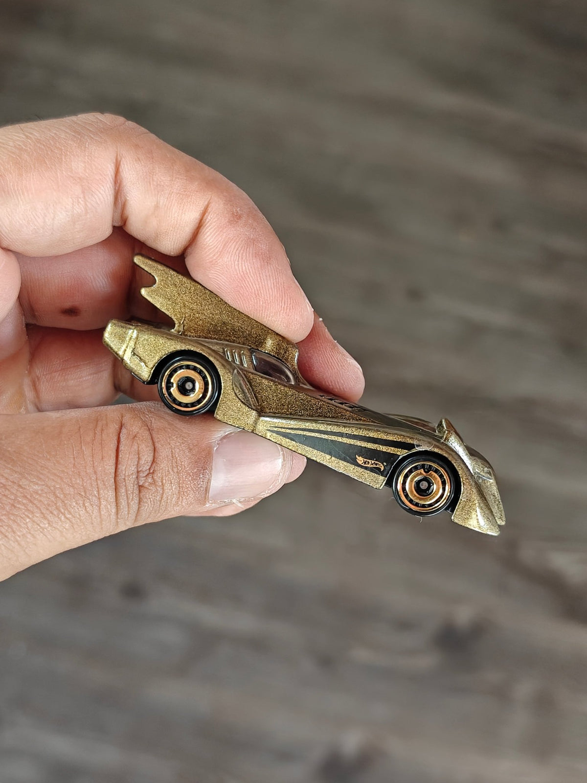 Hot Wheels Batmobile - Gold (Pre-Owned) - Kinder Logs
