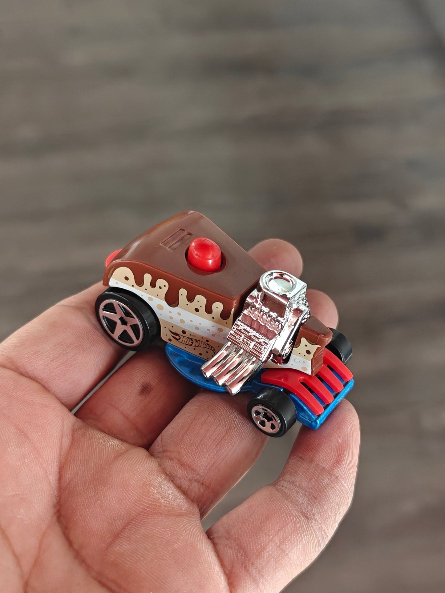 Hot Wheels Birthday Burner - Birthday Cake Car (Uncarded - New) - Kinder Logs