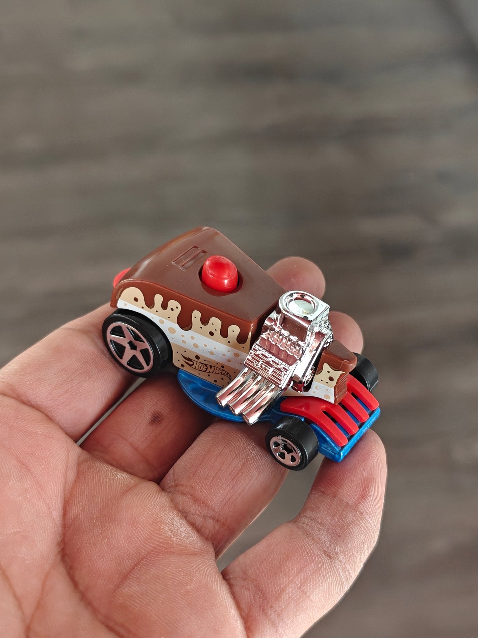 Hot Wheels Birthday Burner - Birthday Cake Car (Uncarded - New) - Kinder Logs