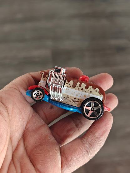Hot Wheels Birthday Burner - Birthday Cake Car (Uncarded - New) - Kinder Logs