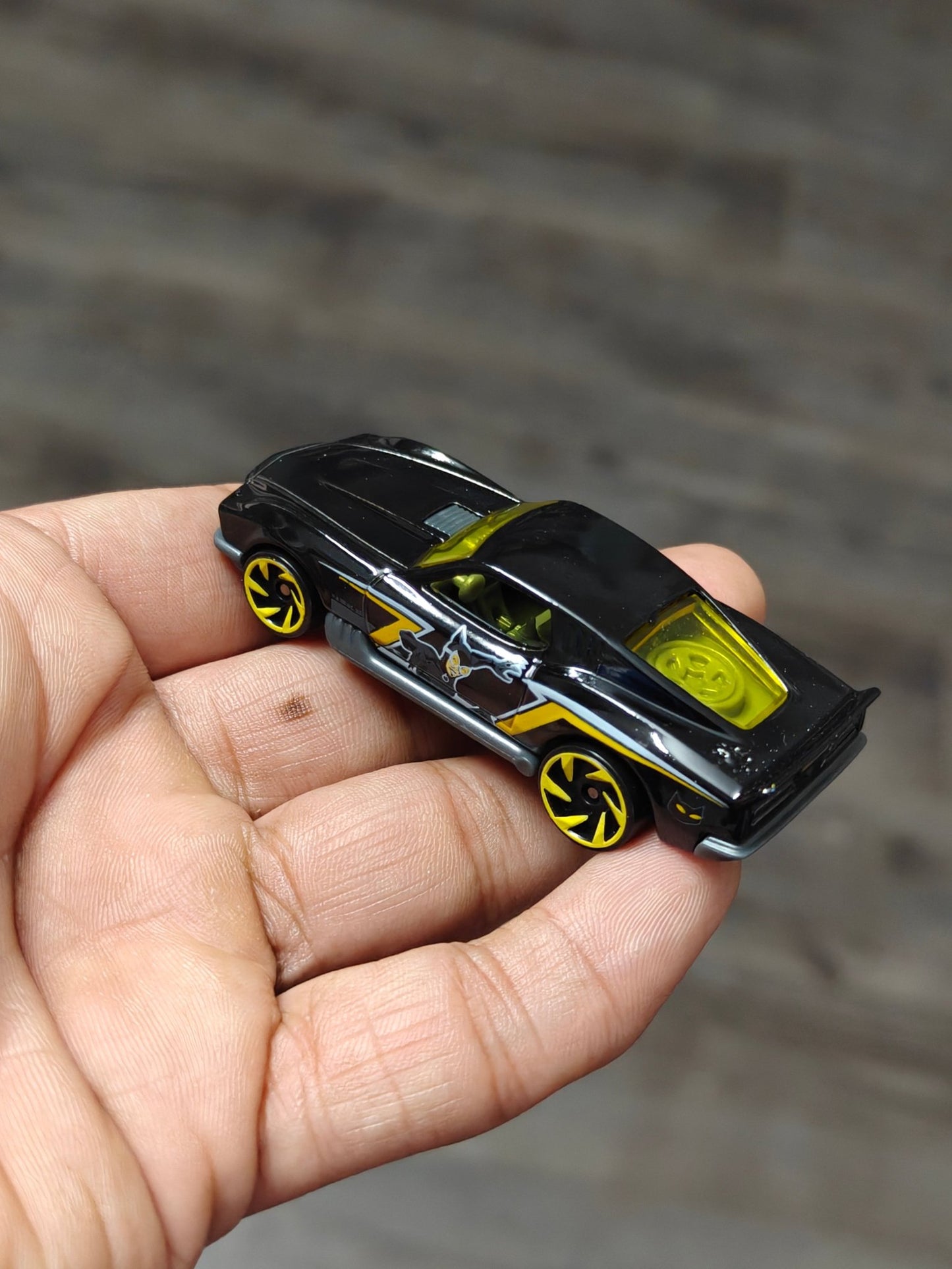 Hot Wheels Blvd. Bruiser Batgirl - Black (Uncarded - New) - Kinder Logs
