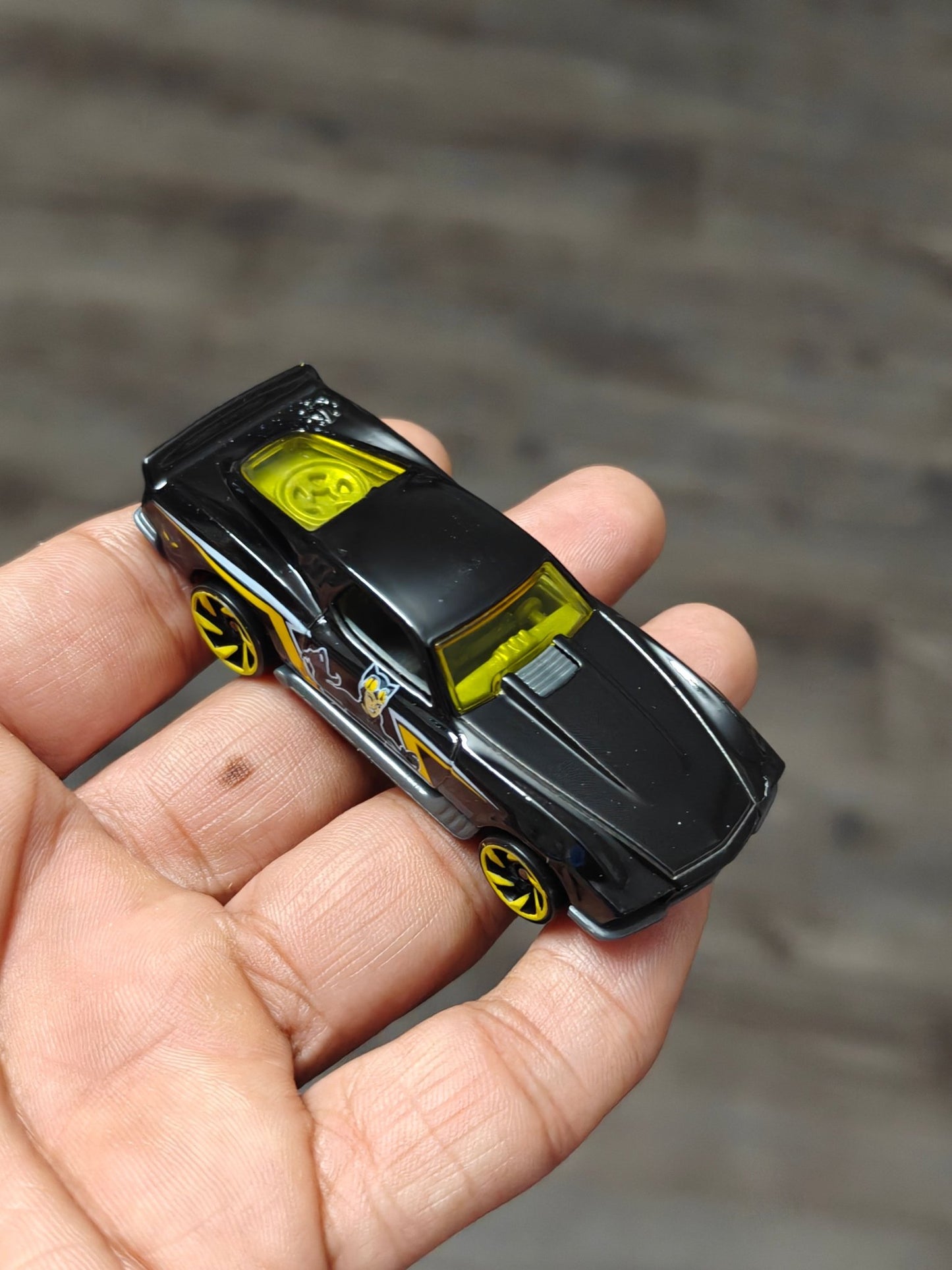 Hot Wheels Blvd. Bruiser Batgirl - Black (Uncarded - New) - Kinder Logs