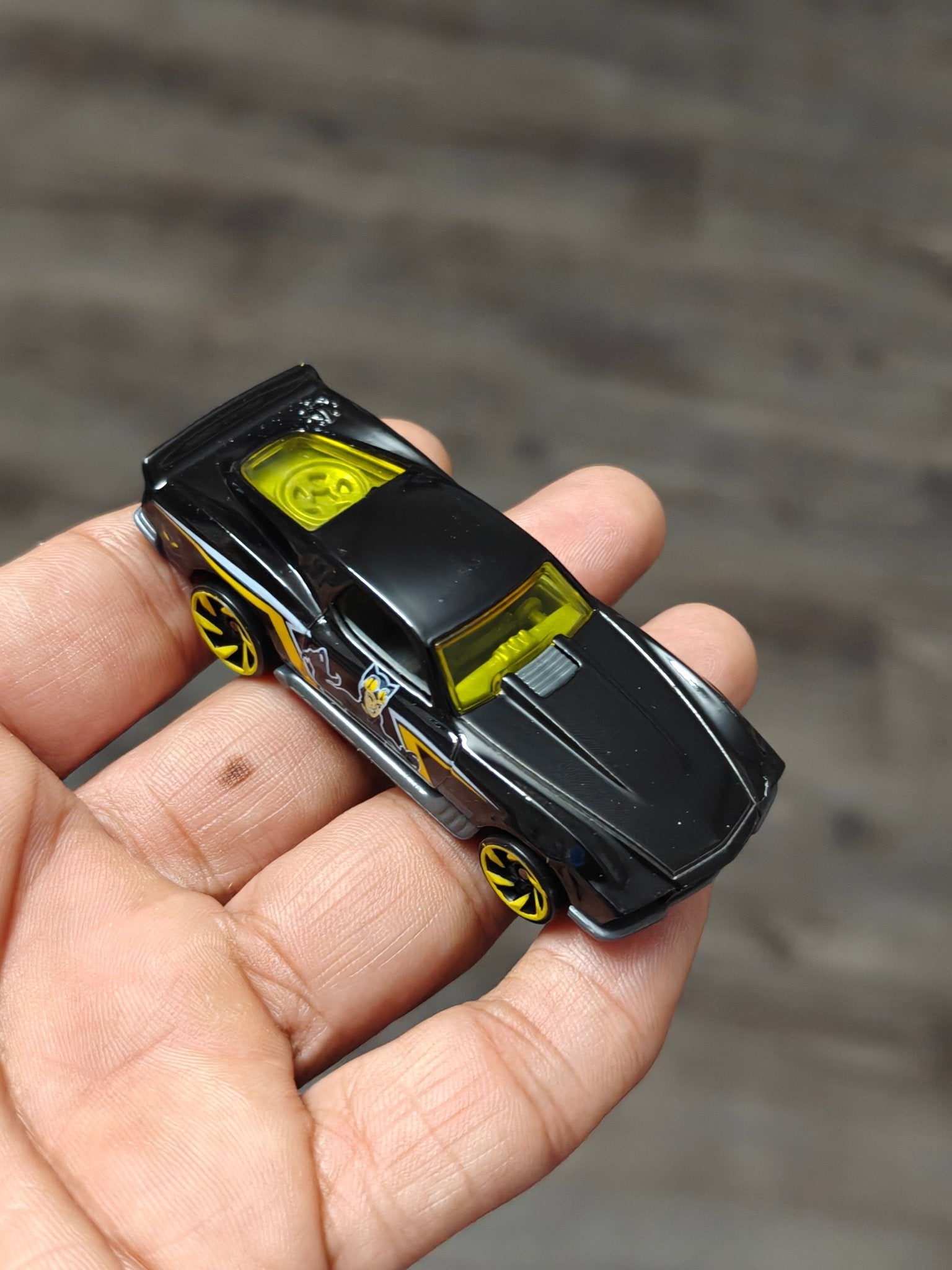 Hot Wheels Blvd. Bruiser Batgirl - Black (Uncarded - New) - Kinder Logs
