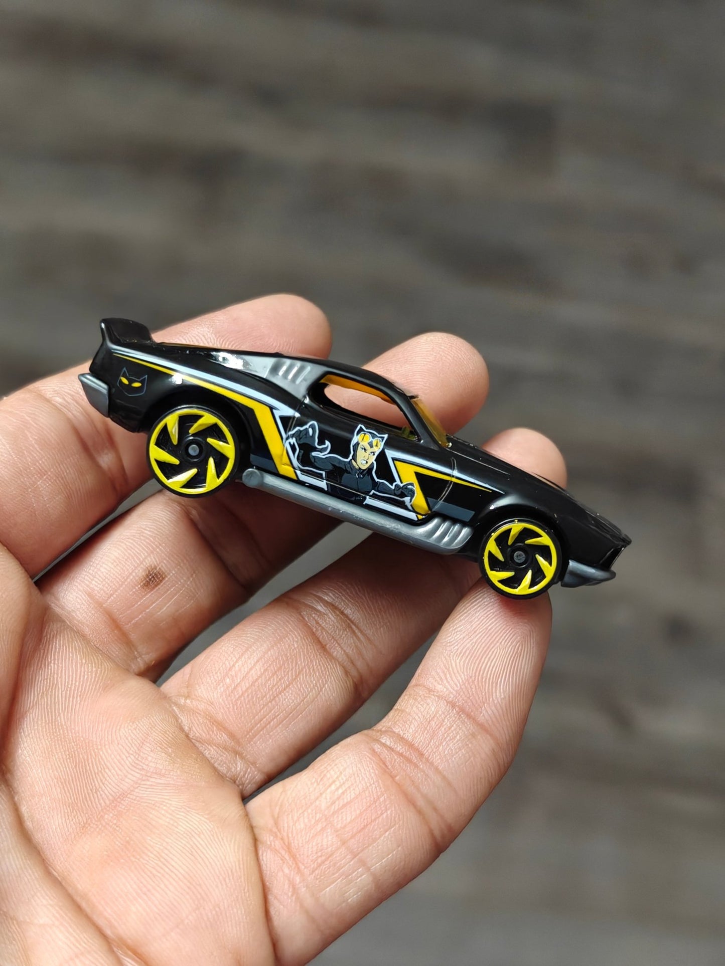 Hot Wheels Blvd. Bruiser Batgirl - Black (Uncarded - New) - Kinder Logs