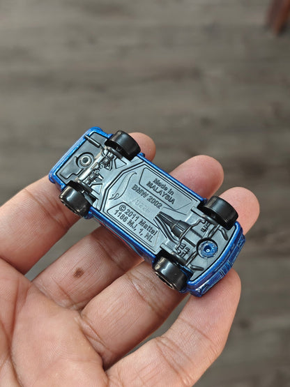 Hot Wheels BMW 2002 - Metallic Blue (Uncarded - New) - Kinder Logs