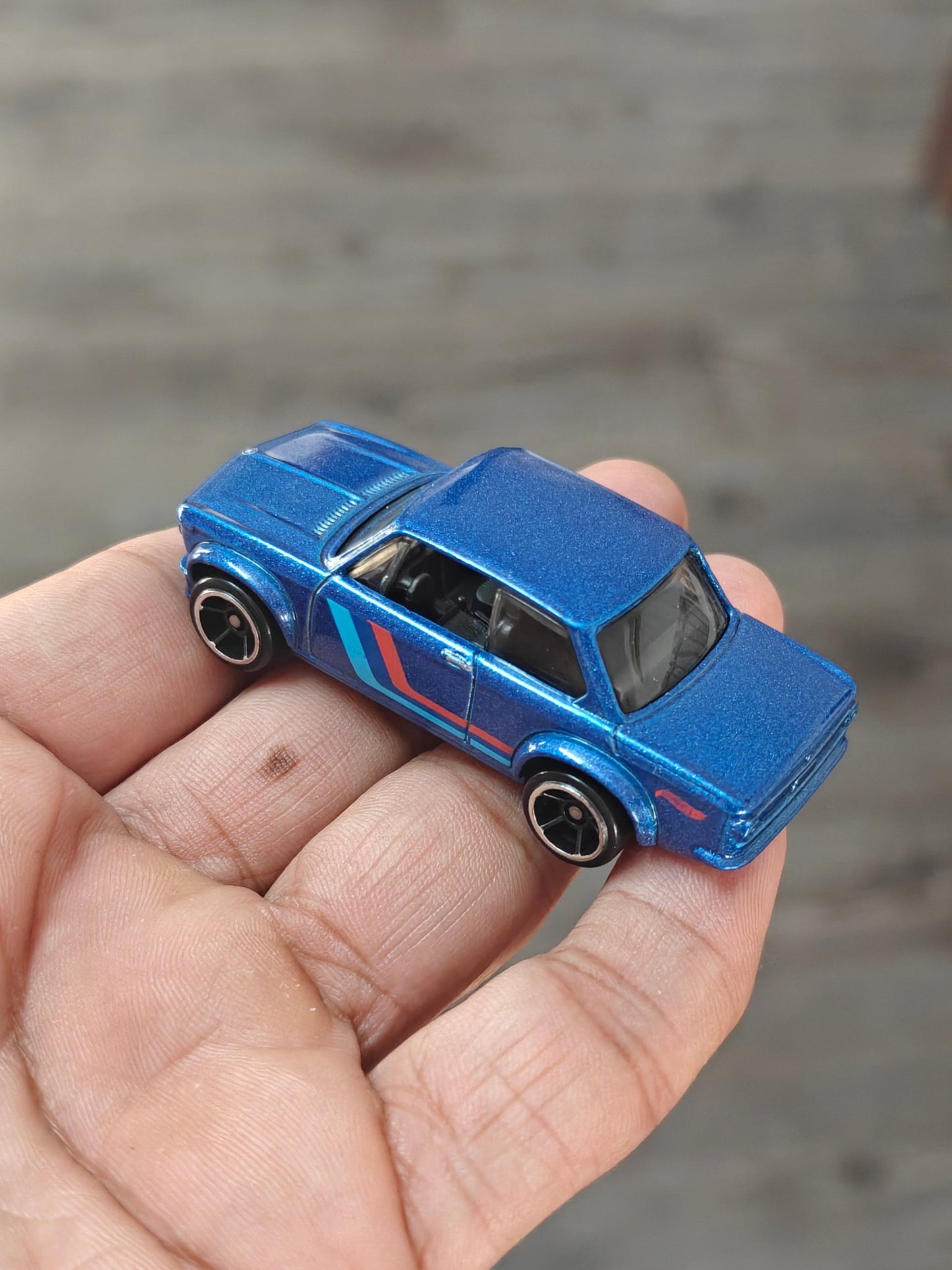 Hot Wheels BMW 2002 - Metallic Blue (Uncarded - New) - Kinder Logs