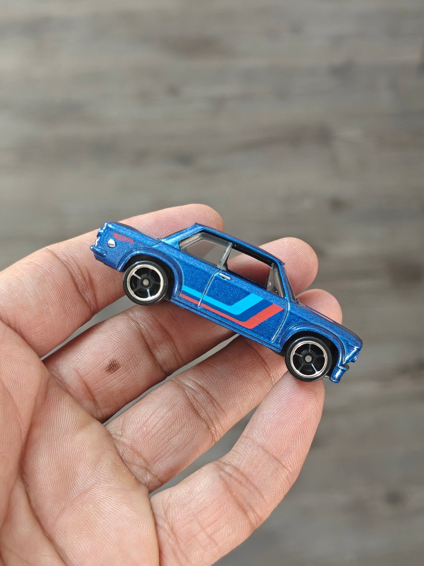 Hot Wheels BMW 2002 - Metallic Blue (Uncarded - New) - Kinder Logs