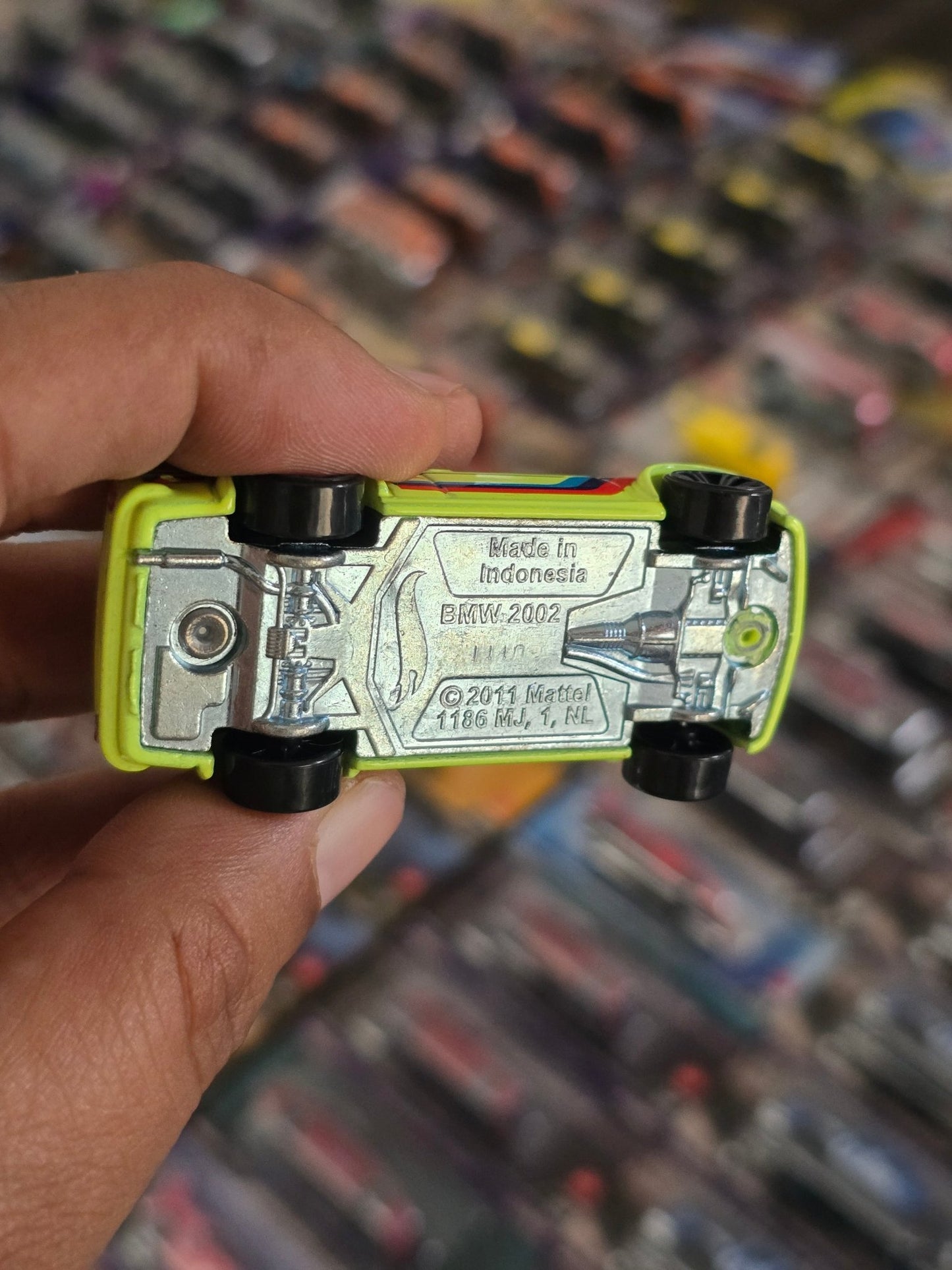 Hot Wheels BMW 2002 Neon Speeders - Green (Uncarded) - Kinder Logs