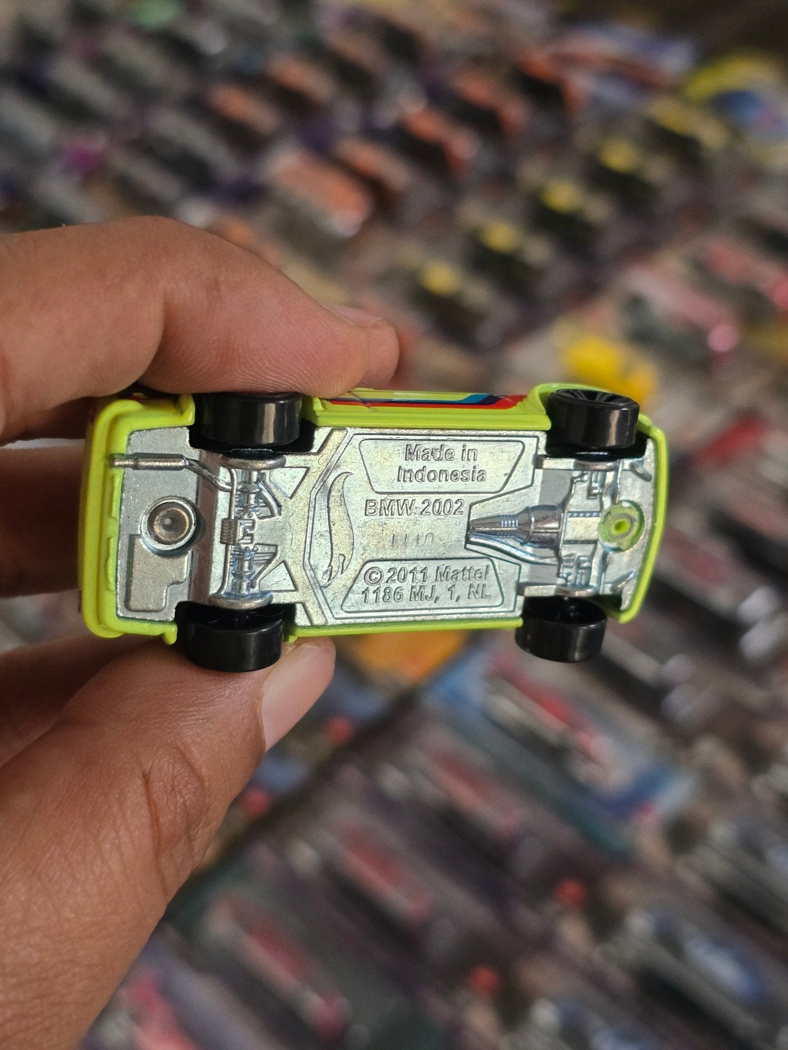 Hot Wheels BMW 2002 Neon Speeders - Green (Uncarded) - Kinder Logs
