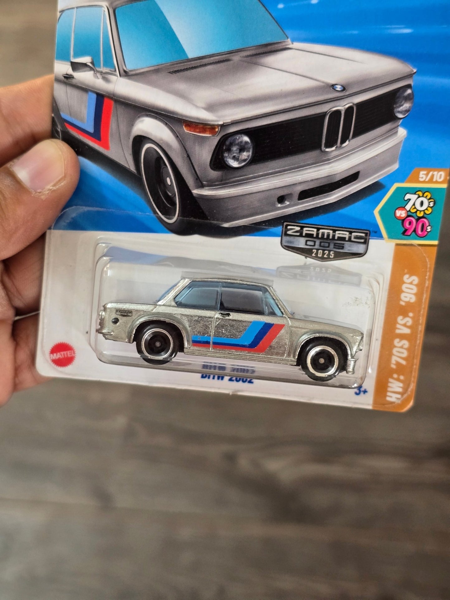 Hot Wheels BMW 2002 - ZAMAC 005 (2025) - Kinder Logs