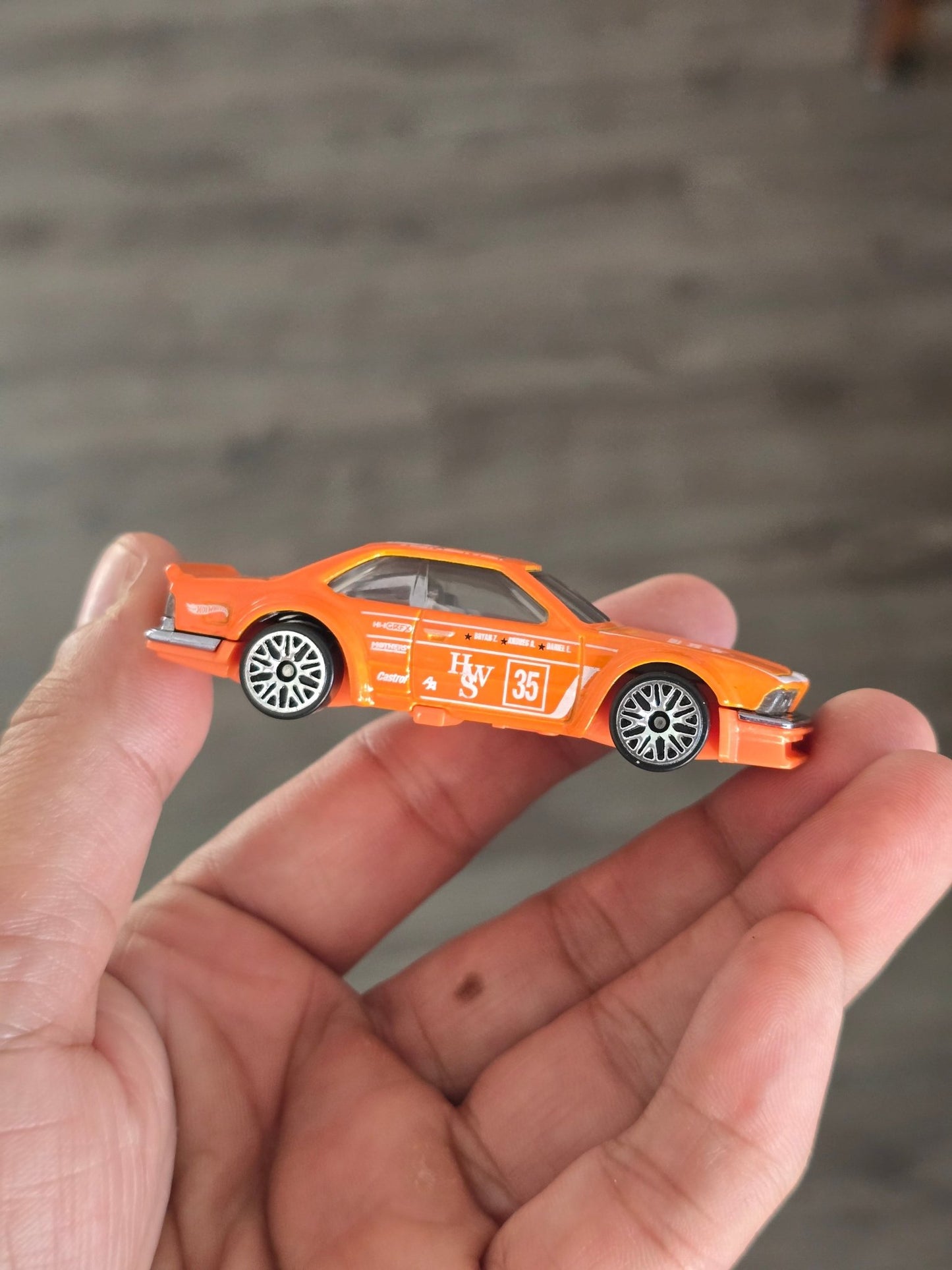 Hot Wheels BMW 635 CSi - Orange (Uncarded - New) - Kinder Logs