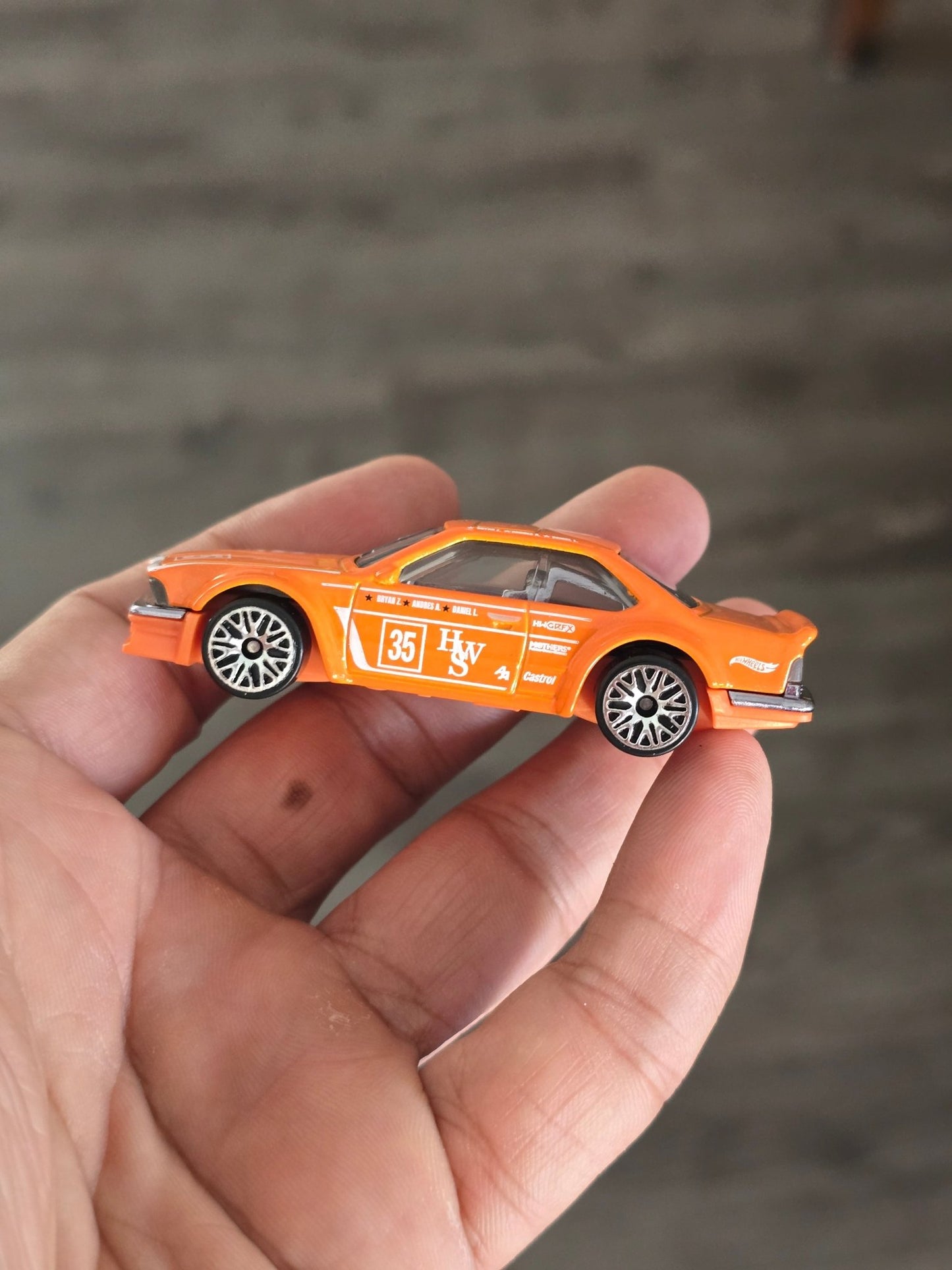 Hot Wheels BMW 635 CSi - Orange (Uncarded - New) - Kinder Logs