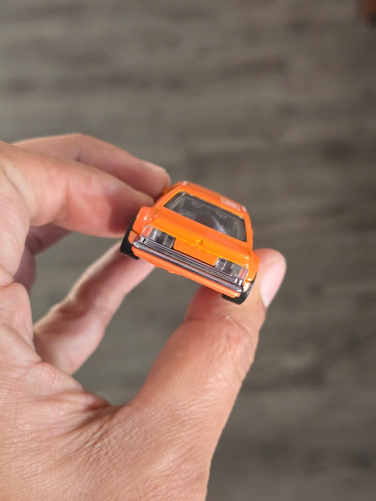 Hot Wheels BMW 635 CSi - Orange (Uncarded - New) - Kinder Logs