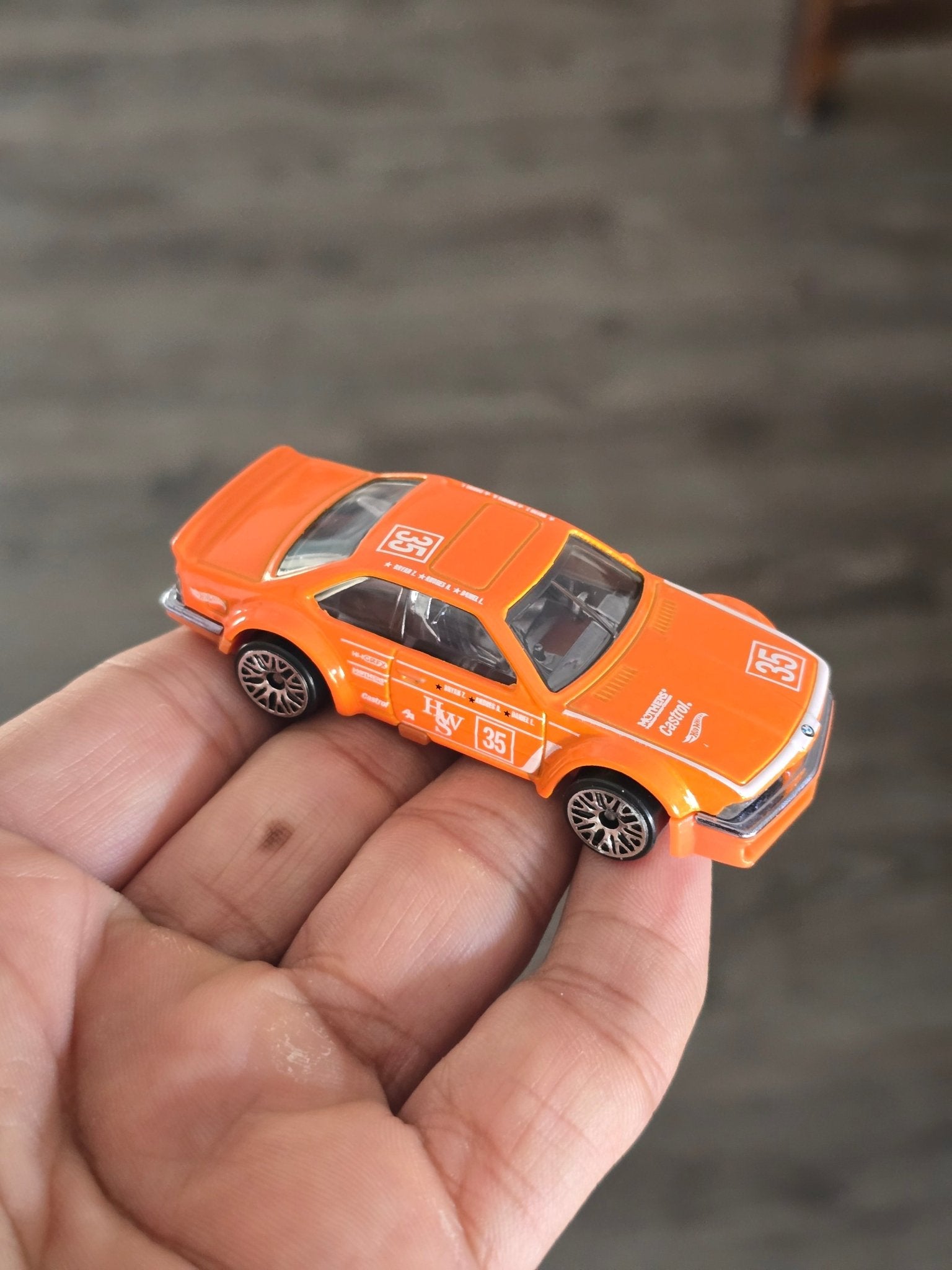 Hot Wheels BMW 635 CSi - Orange (Uncarded - New) - Kinder Logs