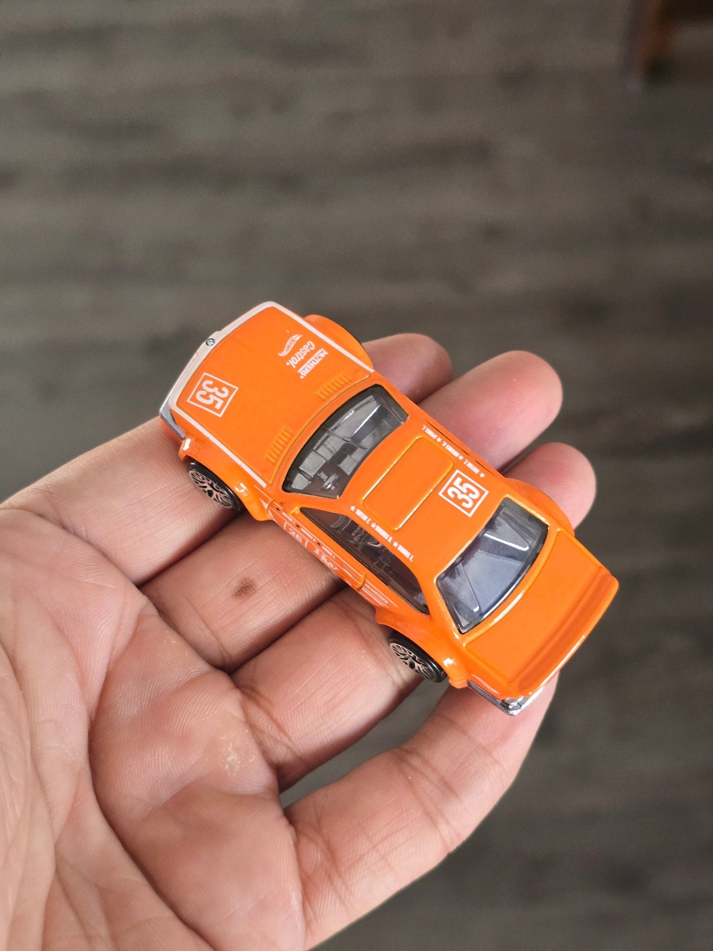 Hot Wheels BMW 635 CSi - Orange (Uncarded - New) - Kinder Logs