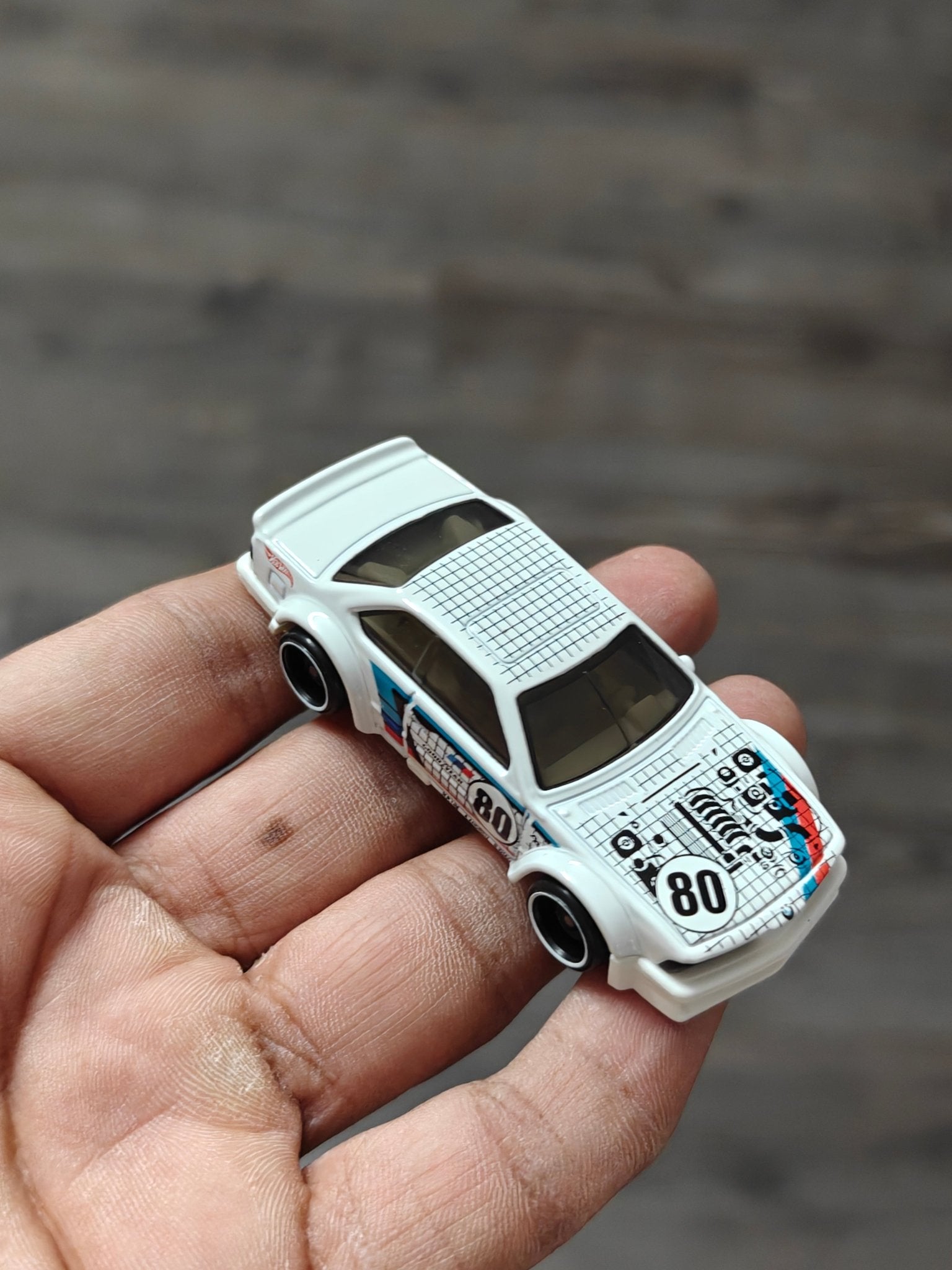 Hot Wheels BMW 635 CSi - White (Uncarded - New) - Kinder Logs
