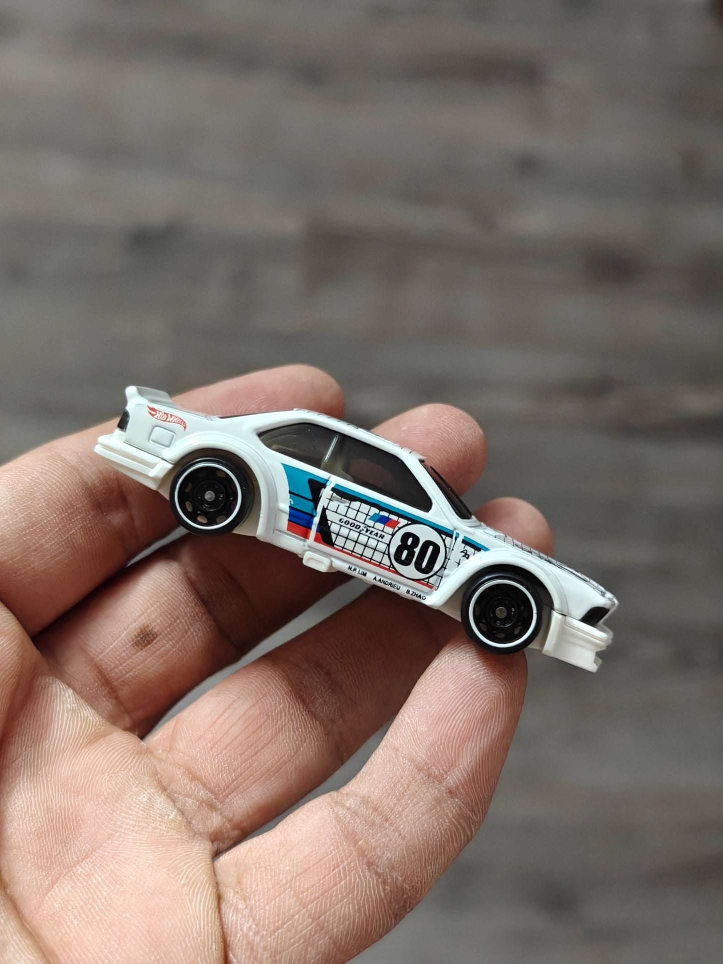 Hot Wheels BMW 635 CSi - White (Uncarded - New) - Kinder Logs