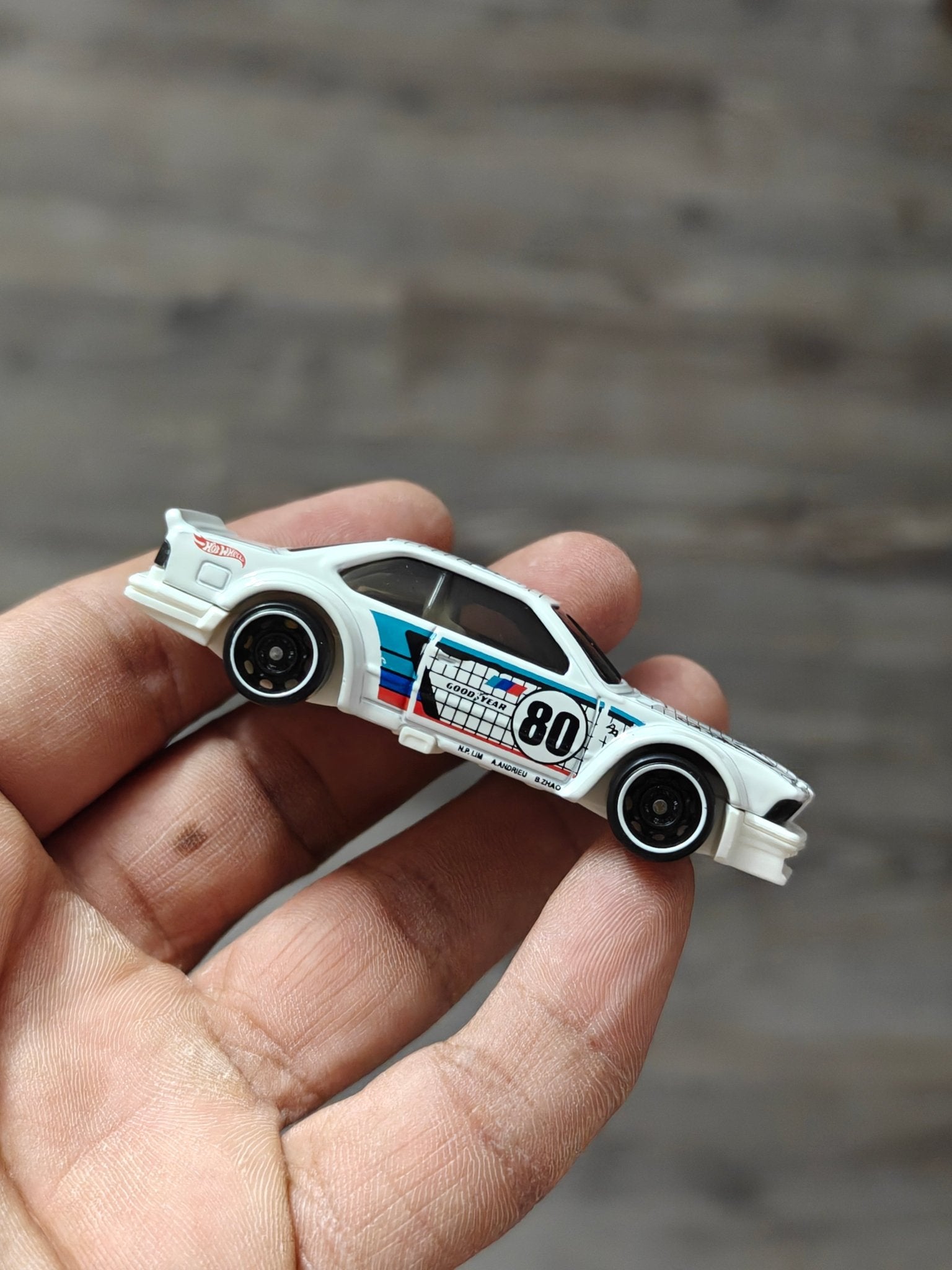 Hot Wheels BMW 635 CSi - White (Uncarded - New) - Kinder Logs
