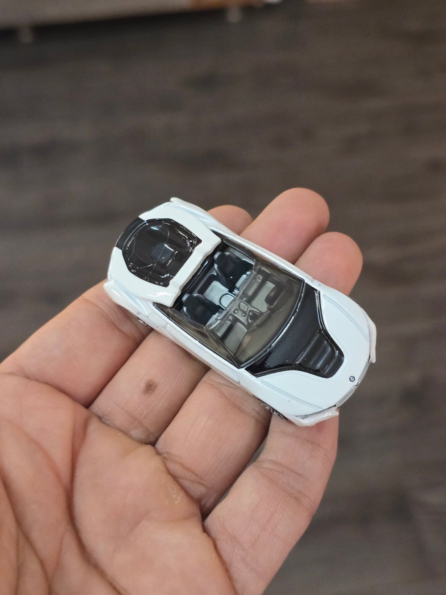 Hot Wheels BMW i8 Roadster - Hybrid Speed (Uncarded - New) - Kinder Logs