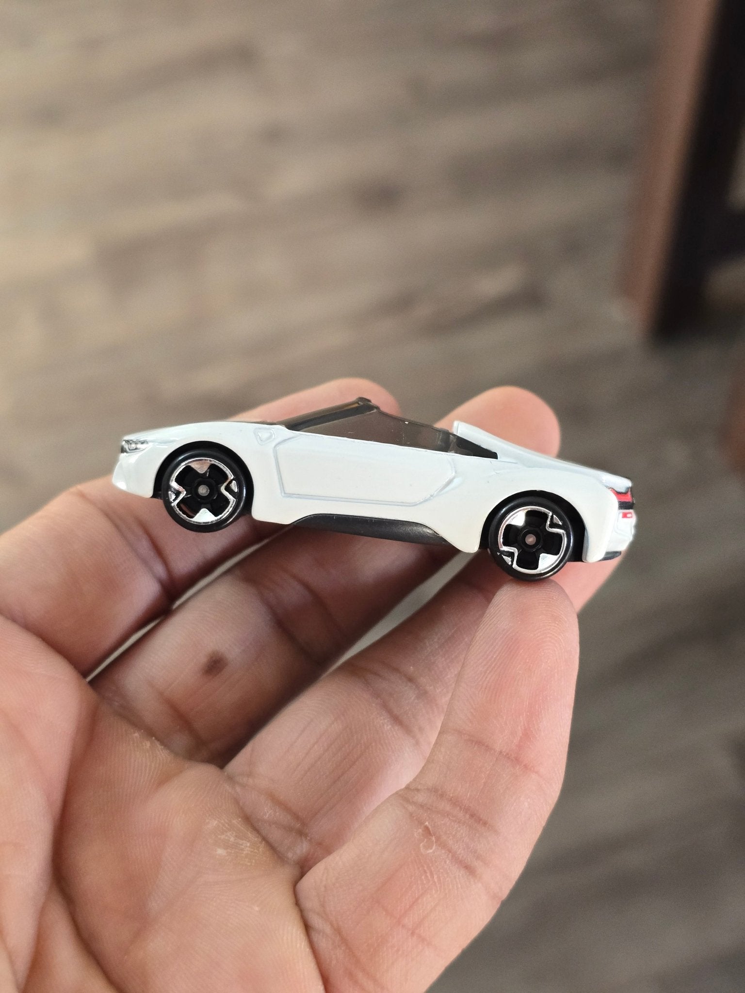 Hot Wheels BMW i8 Roadster - Hybrid Speed (Uncarded - New) - Kinder Logs