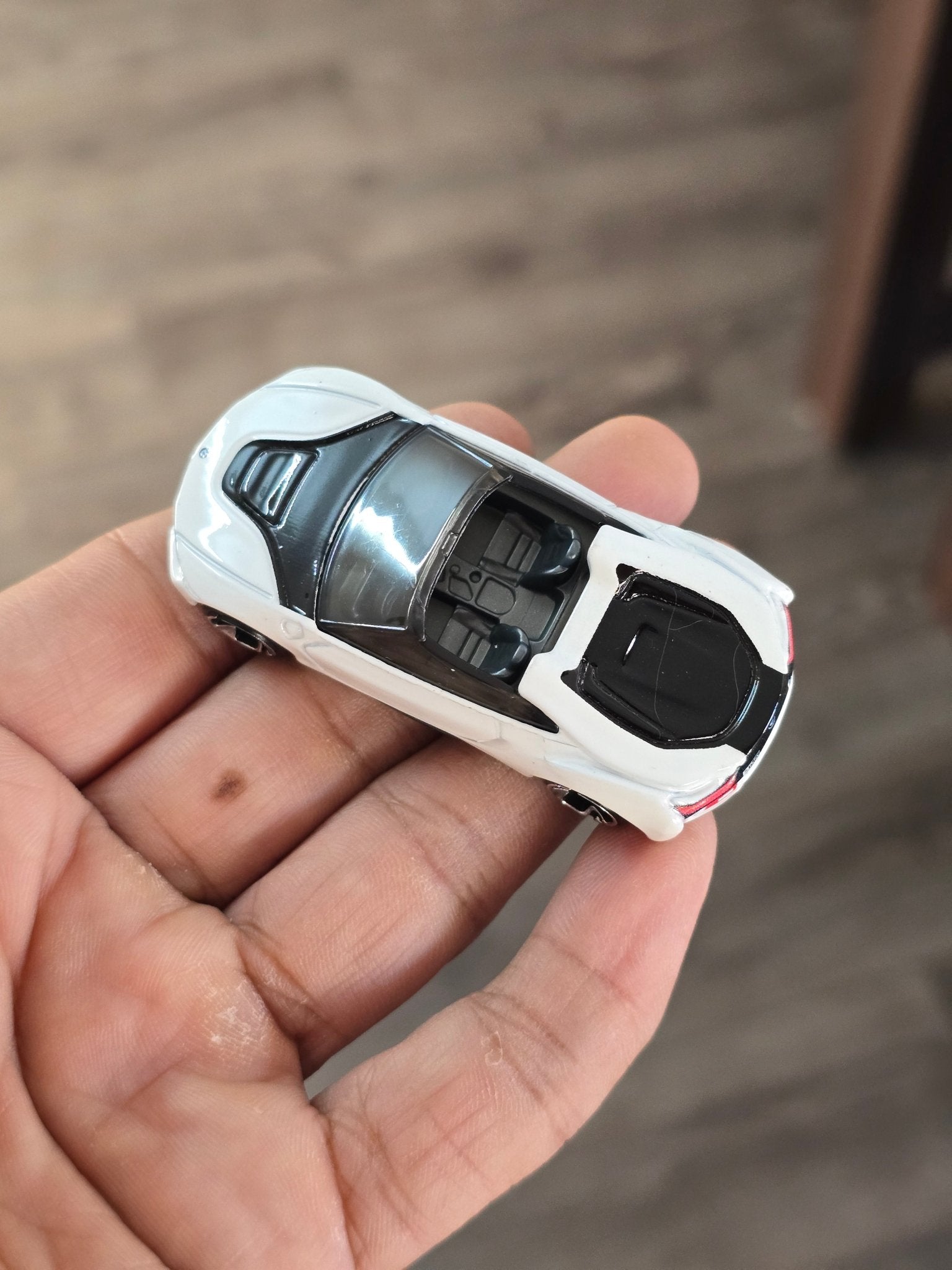 Hot Wheels BMW i8 Roadster - Hybrid Speed (Uncarded - New) - Kinder Logs