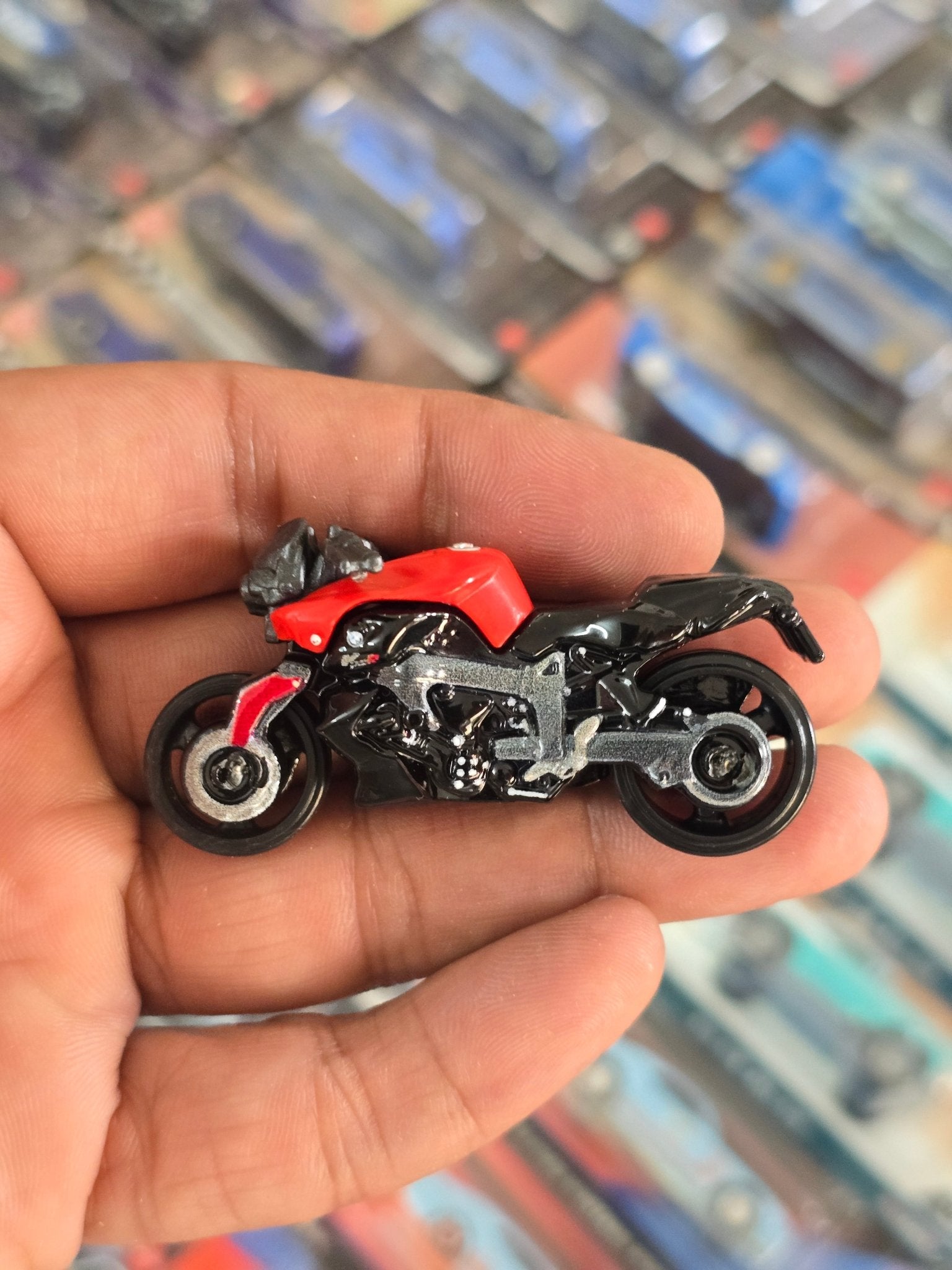 Hot Wheels BMW K1300R - Red (Uncarded) - Kinder Logs