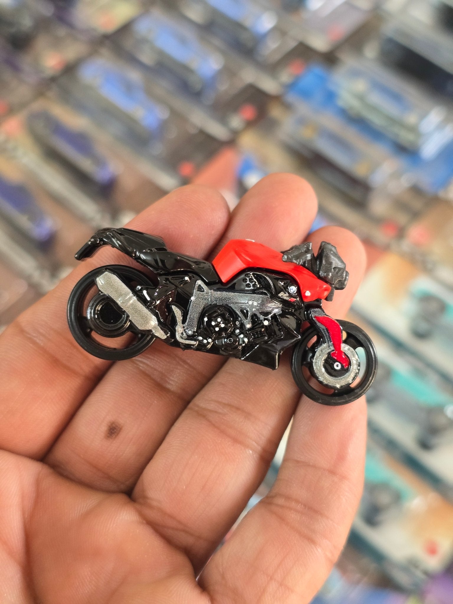 Hot Wheels BMW K1300R - Red (Uncarded) - Kinder Logs