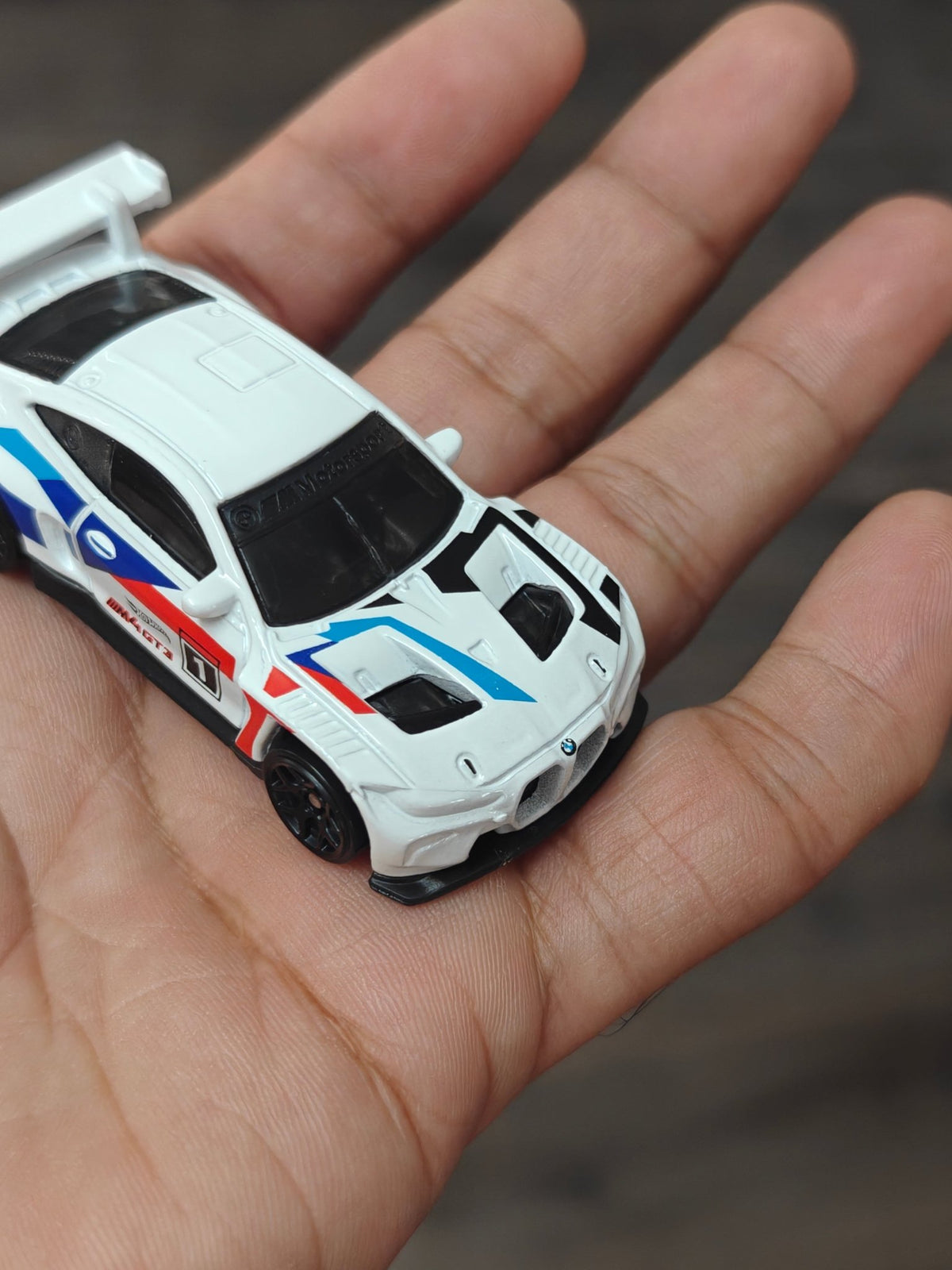 Hot Wheels BMW M4 GT3 - White (Uncarded - New) - Kinder Logs