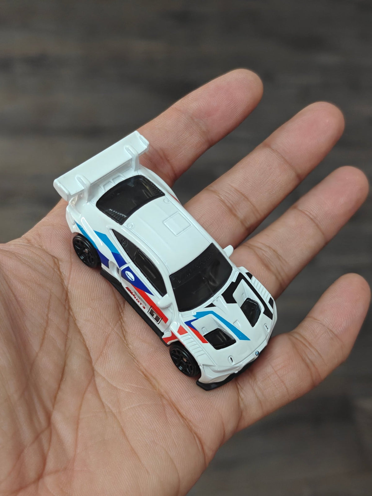 Hot Wheels BMW M4 GT3 - White (Uncarded - New) - Kinder Logs