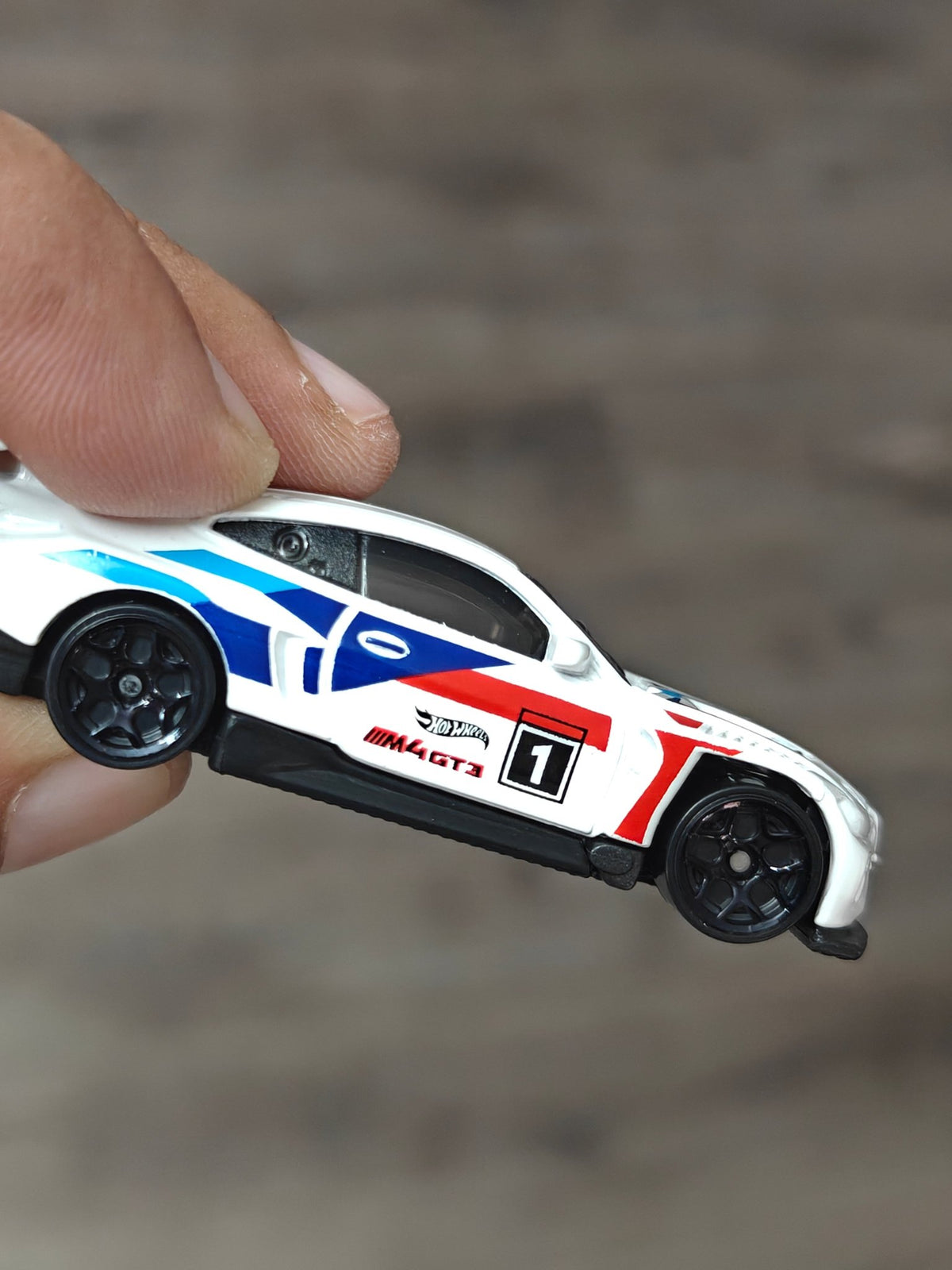 Hot Wheels BMW M4 GT3 - White (Uncarded - New) - Kinder Logs