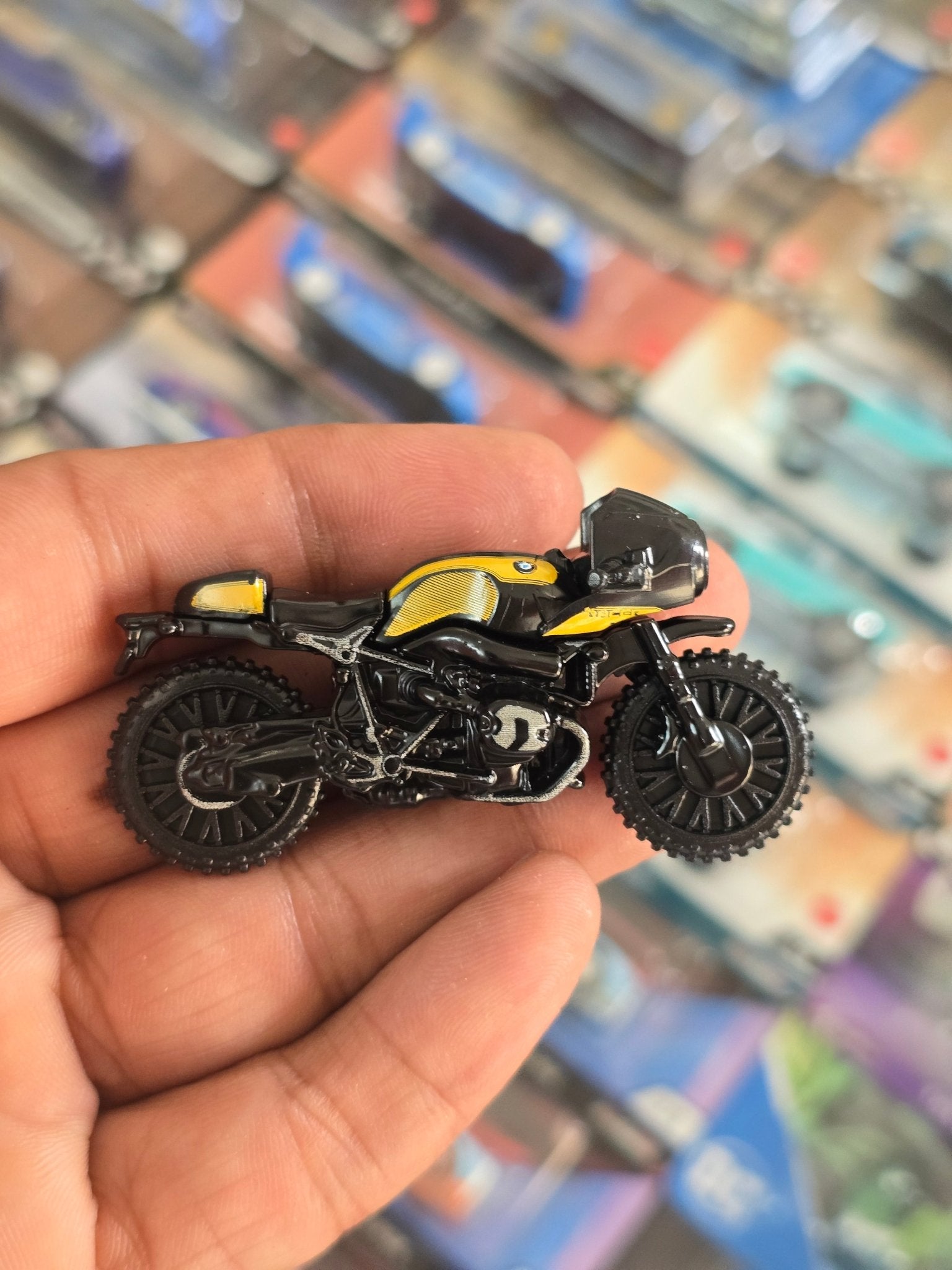 Hot Wheels BMW R NineT Racer (Uncarded) - Kinder Logs