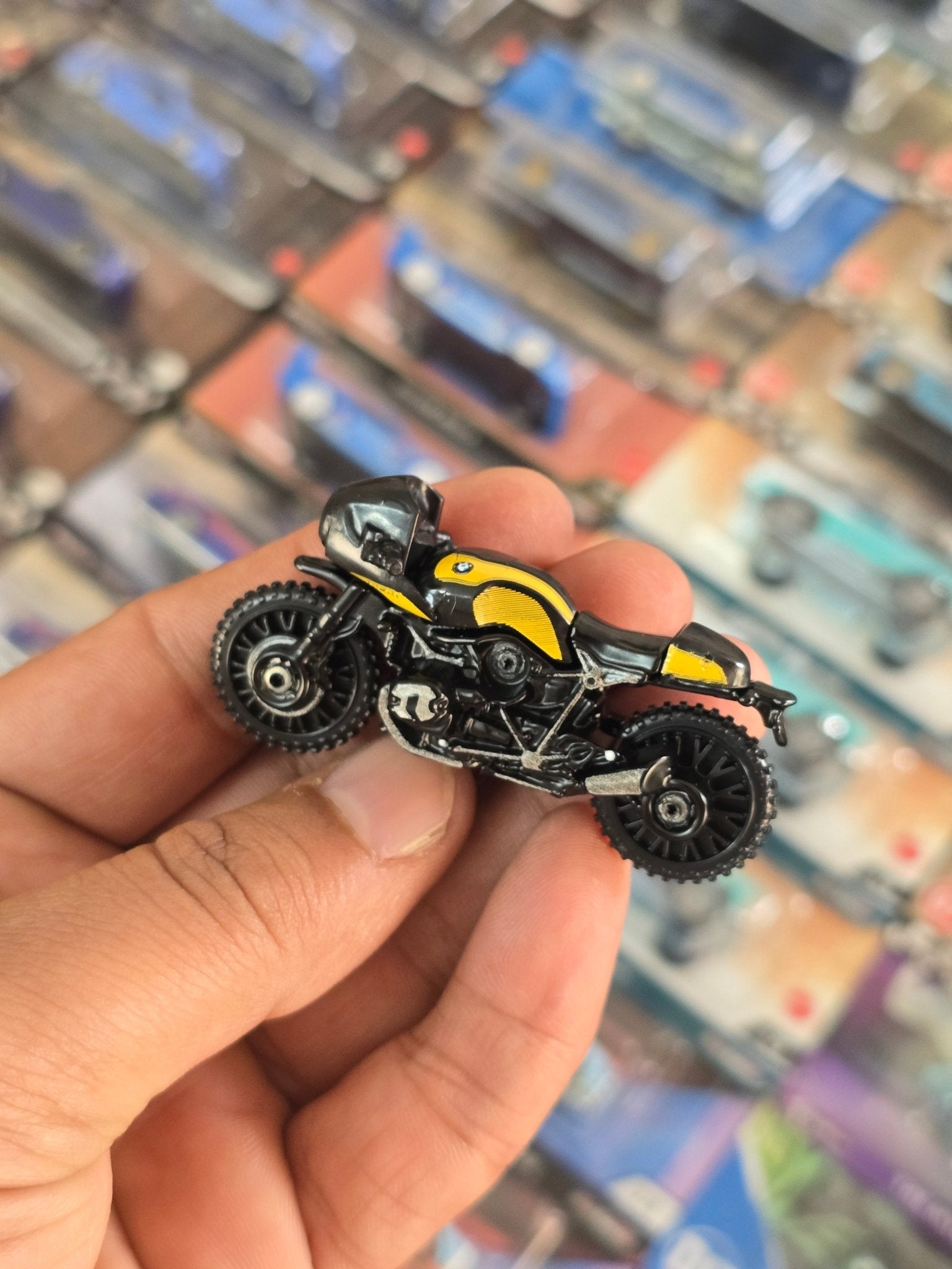 Hot Wheels BMW R NineT Racer (Uncarded) - Kinder Logs