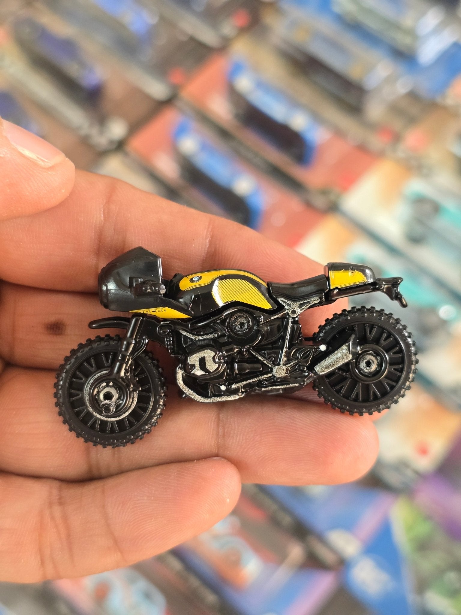 Hot Wheels BMW R NineT Racer (Uncarded) - Kinder Logs