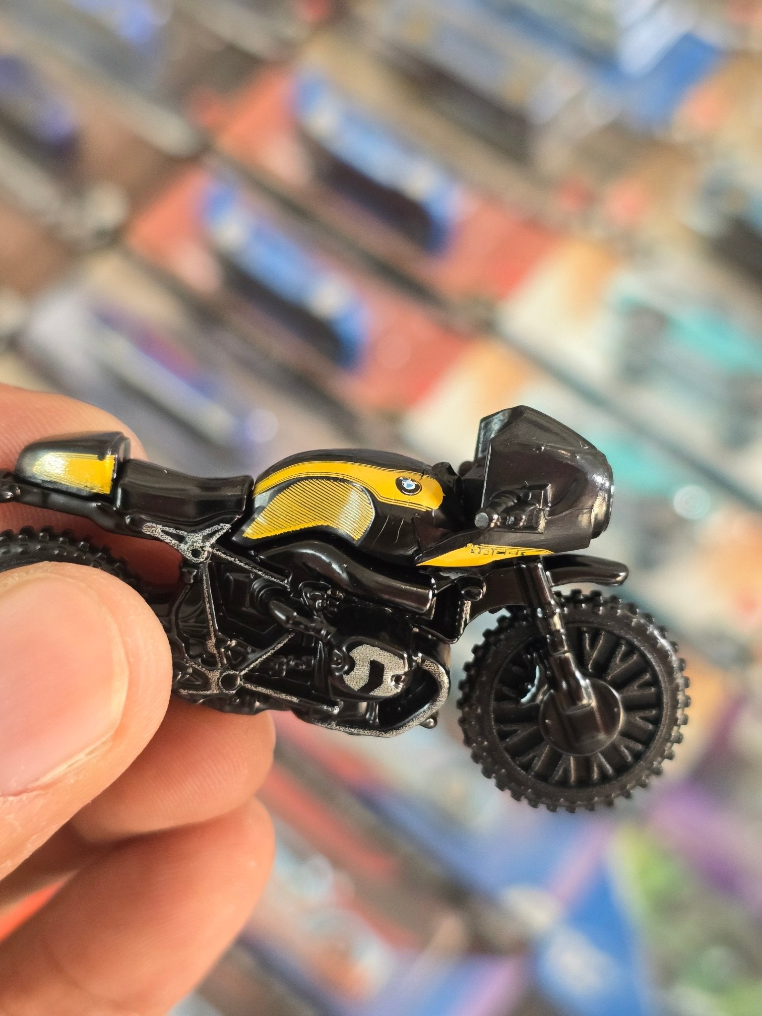 Hot Wheels BMW R NineT Racer (Uncarded) - Kinder Logs