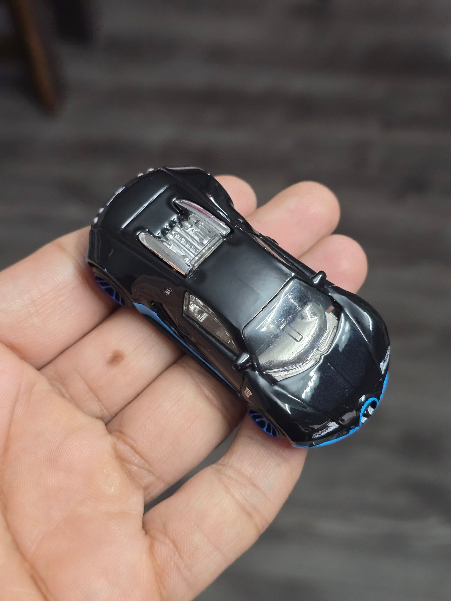 Hot Wheels Bugatti Veyron Transformers - Black (Uncarded - New) - Kinder Logs