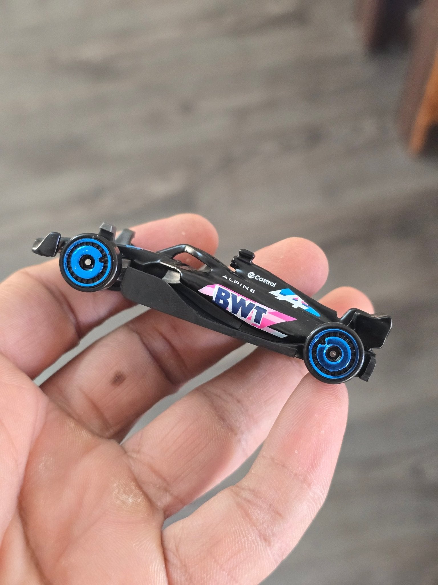 Hot Wheels BWT Alpine F1 Team Car (Uncarded - New) - Kinder Logs