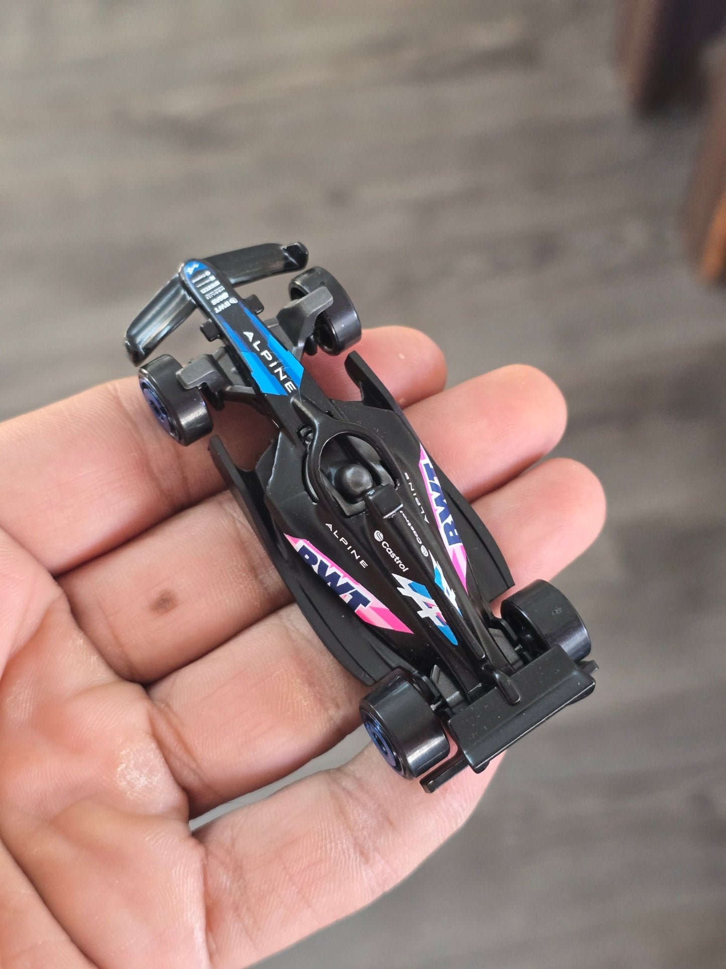 Hot Wheels BWT Alpine F1 Team Car (Uncarded - New) - Kinder Logs