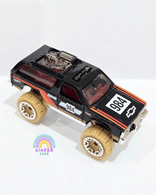 Hot Wheels Chevrolet Blazer 4x4 (Uncarded) - Kinder Logs