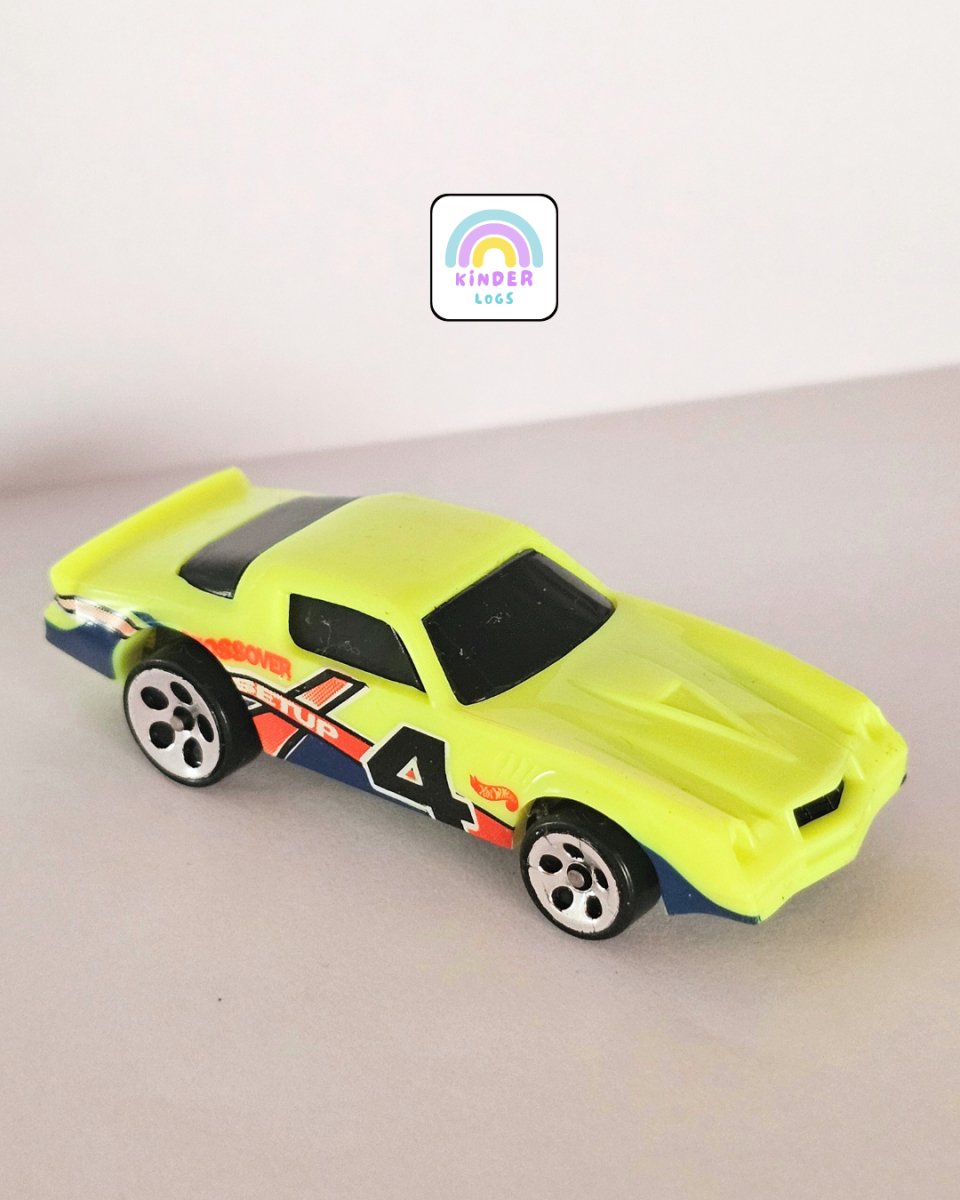 Hot Wheels Chevrolet Camaro Z28 Figure 8 Racer (Uncarded) - Kinder Logs